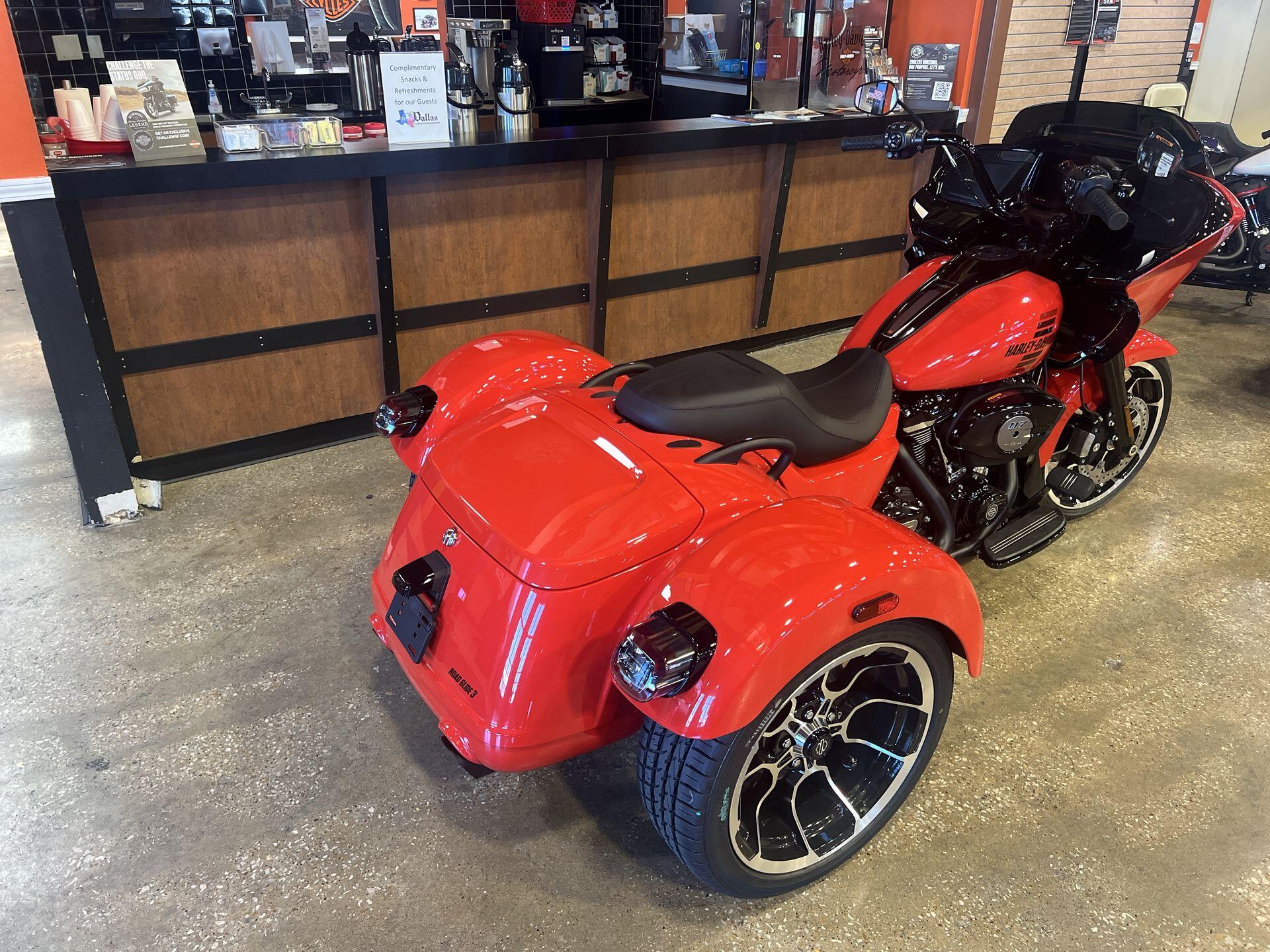 2026 Harley-Davidson® Road Glide 3 FLTRT, photo 8