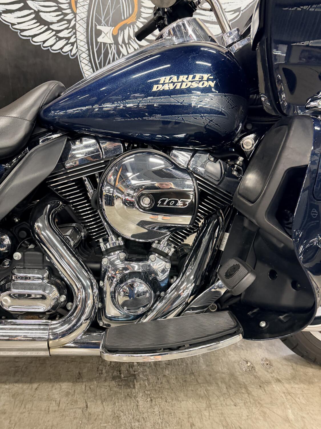 2016 Harley-Davidson® Road Glide® Ultra FLTRU, photo 2