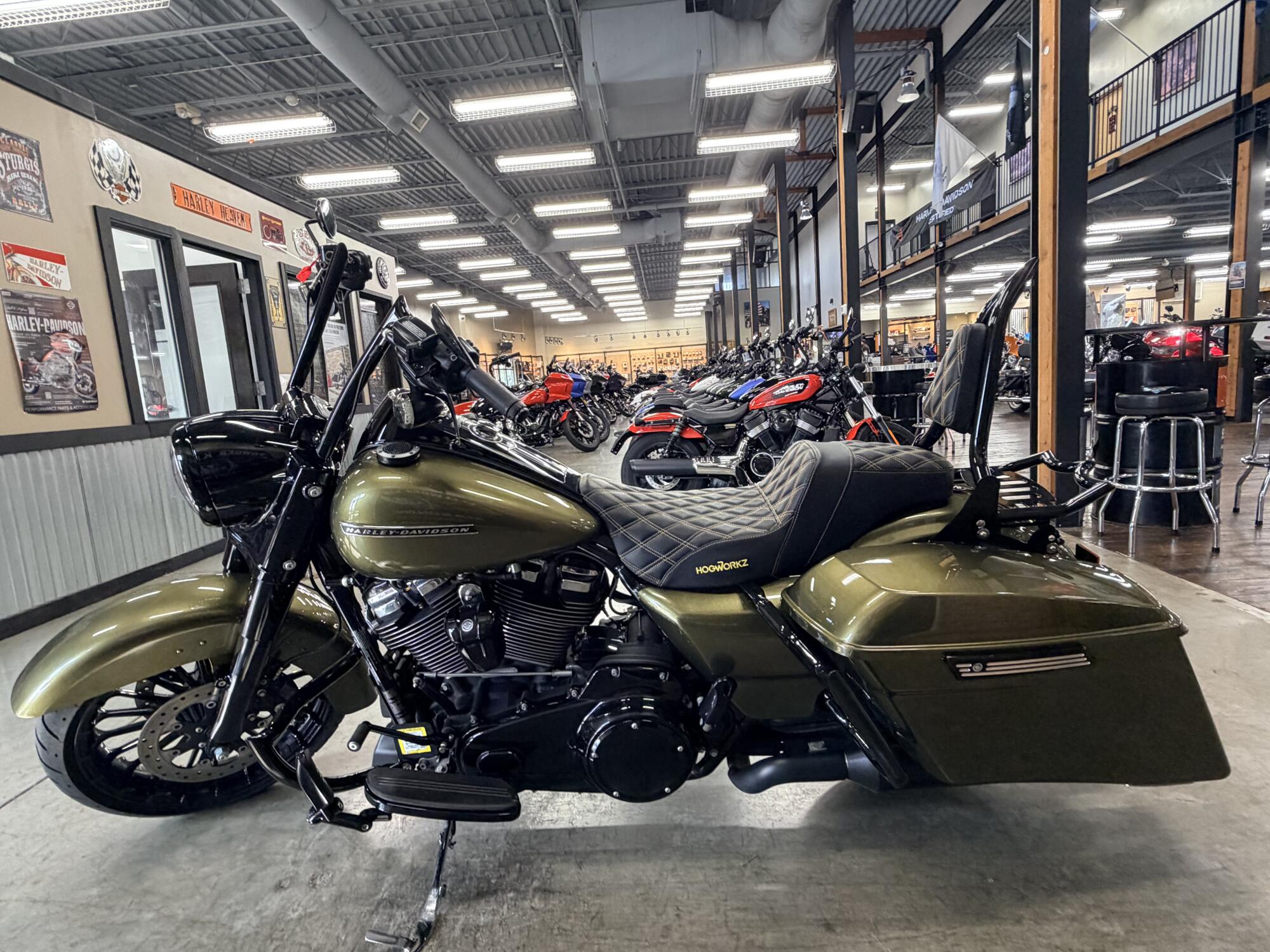 2017 Harley-Davidson® Road King® Special FLHRXS, photo 11