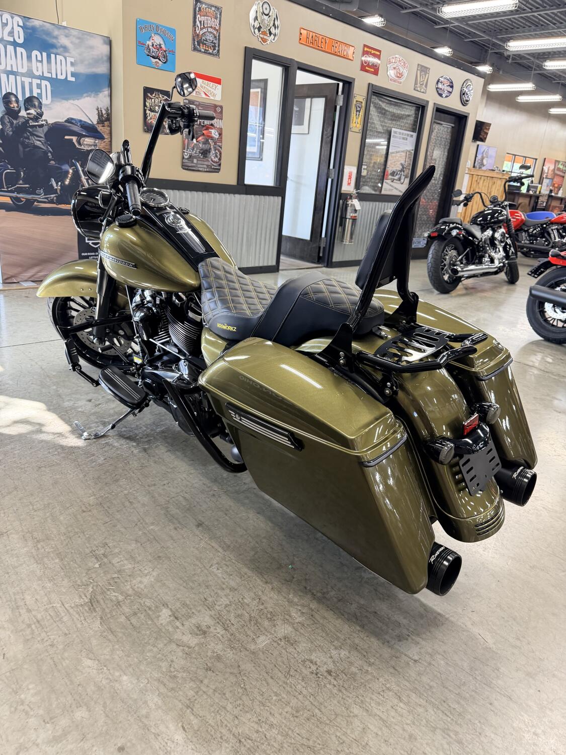 2017 Harley-Davidson® Road King® Special FLHRXS, photo 10