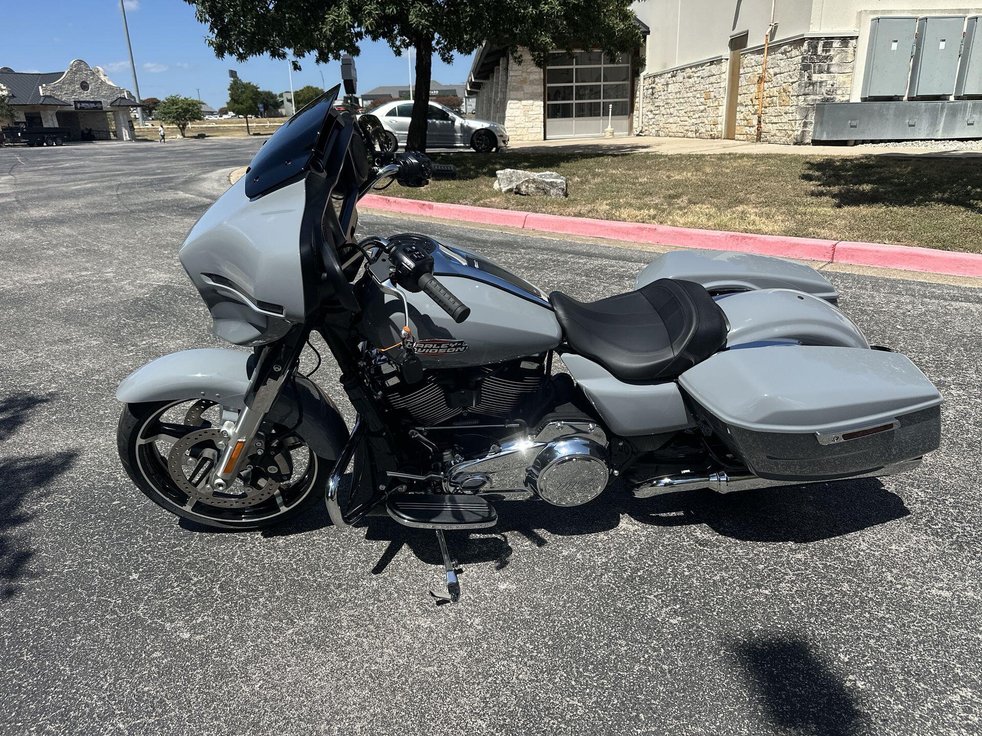 2026 Harley-Davidson® Street Glide® FLHX, photo 6