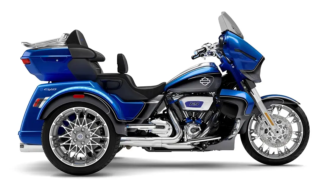 2026 Harley-Davidson® CVO Street Glide 3 Limited Electric Coast CVO Two-Tone