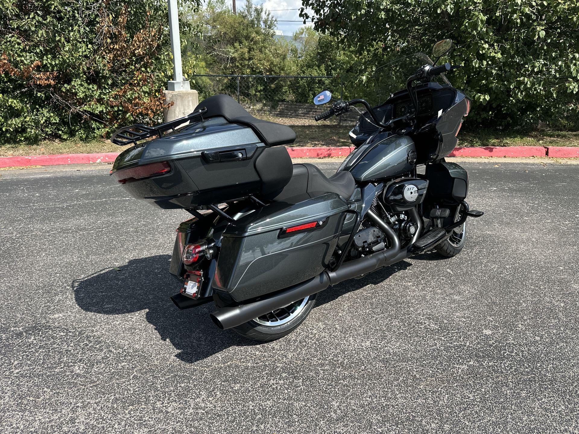2026 Harley-Davidson® Road Glide Limited FLTRXL, photo 9