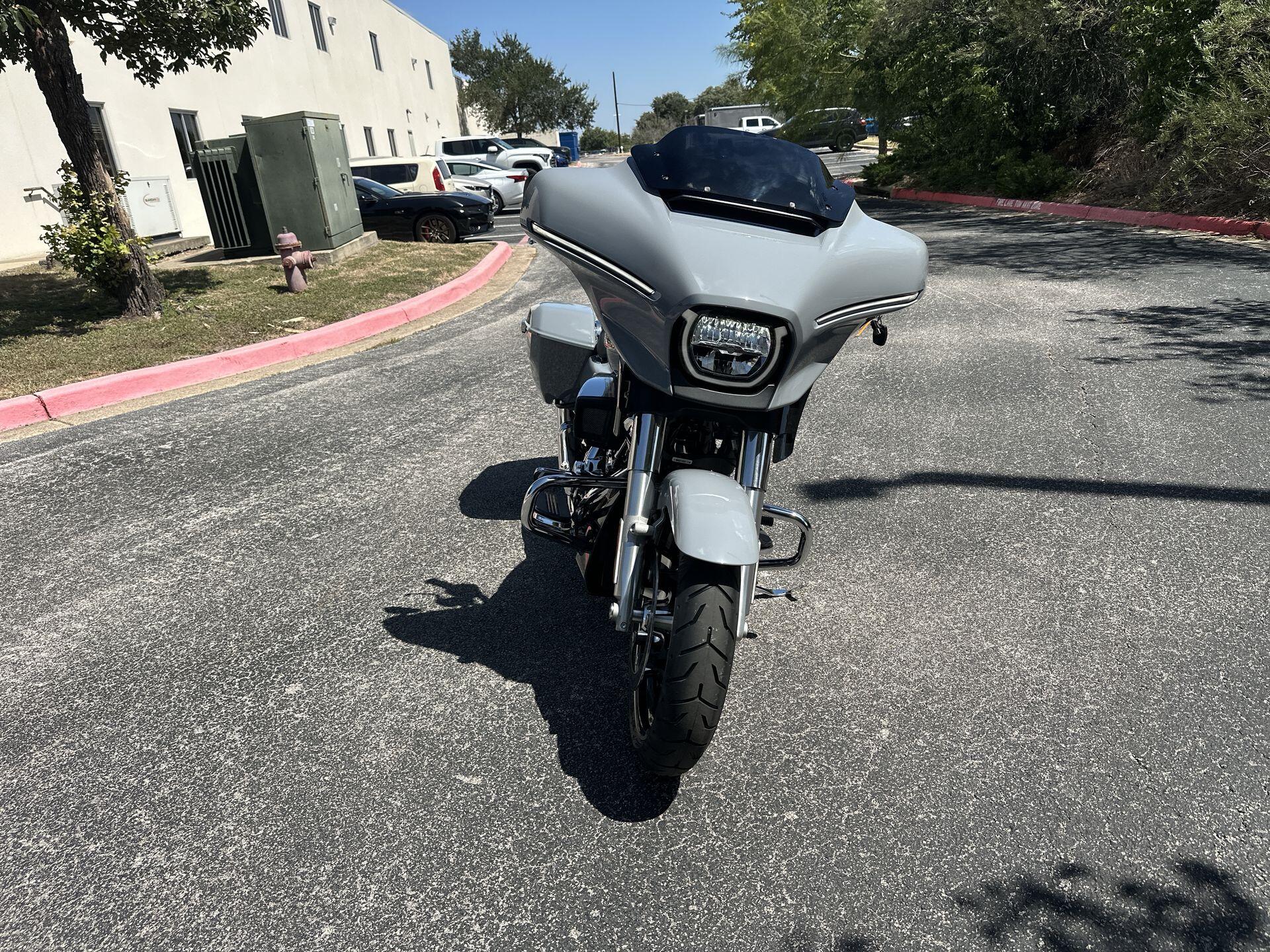 2026 Harley-Davidson® Street Glide® FLHX, photo 4