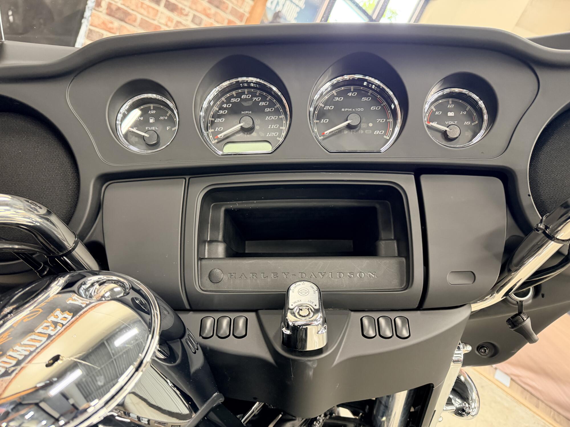 2021 Harley-Davidson® Electra Glide® Standard FLHT, photo 6