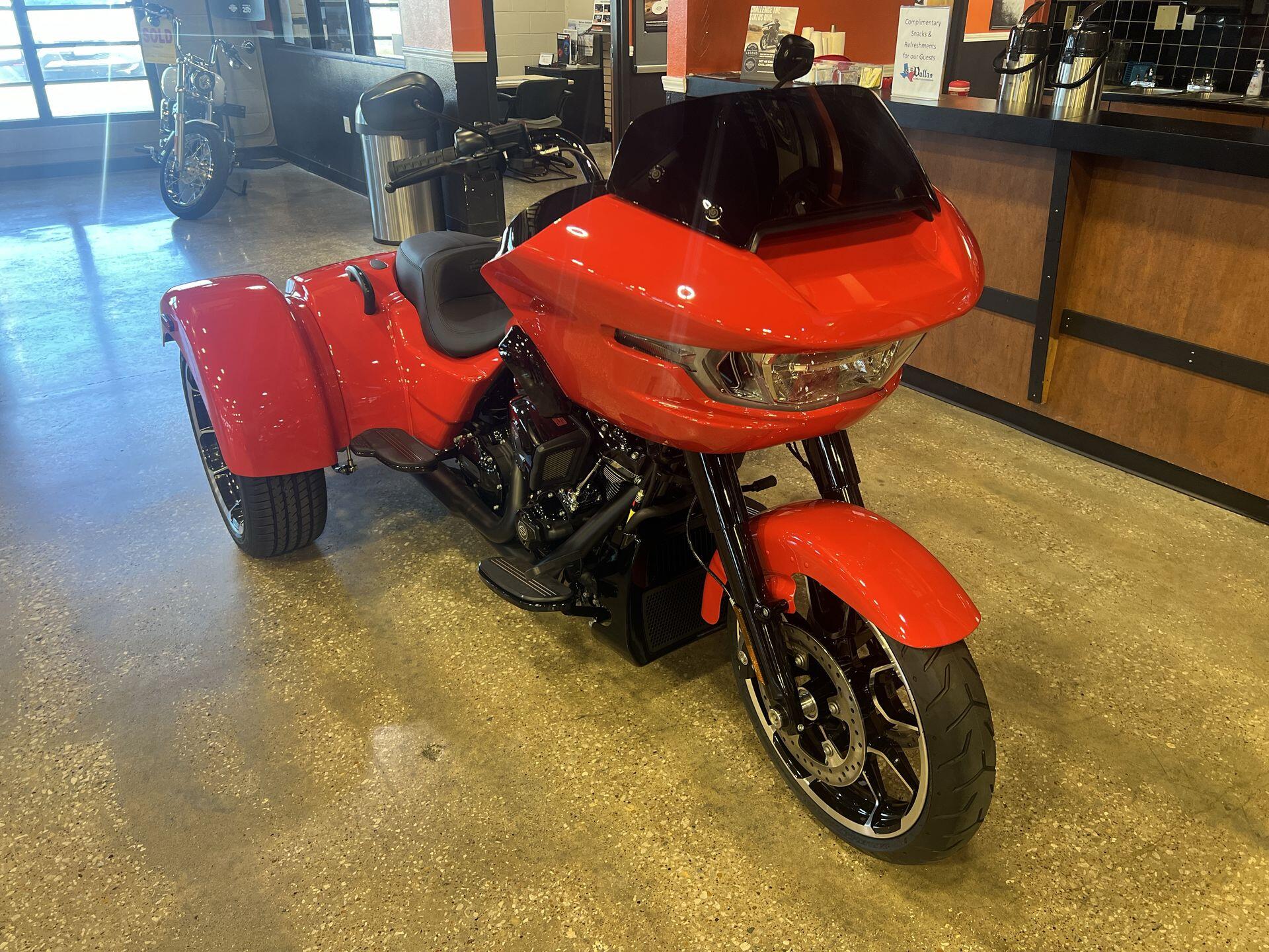 2026 Harley-Davidson® Road Glide 3 FLTRT, photo 4