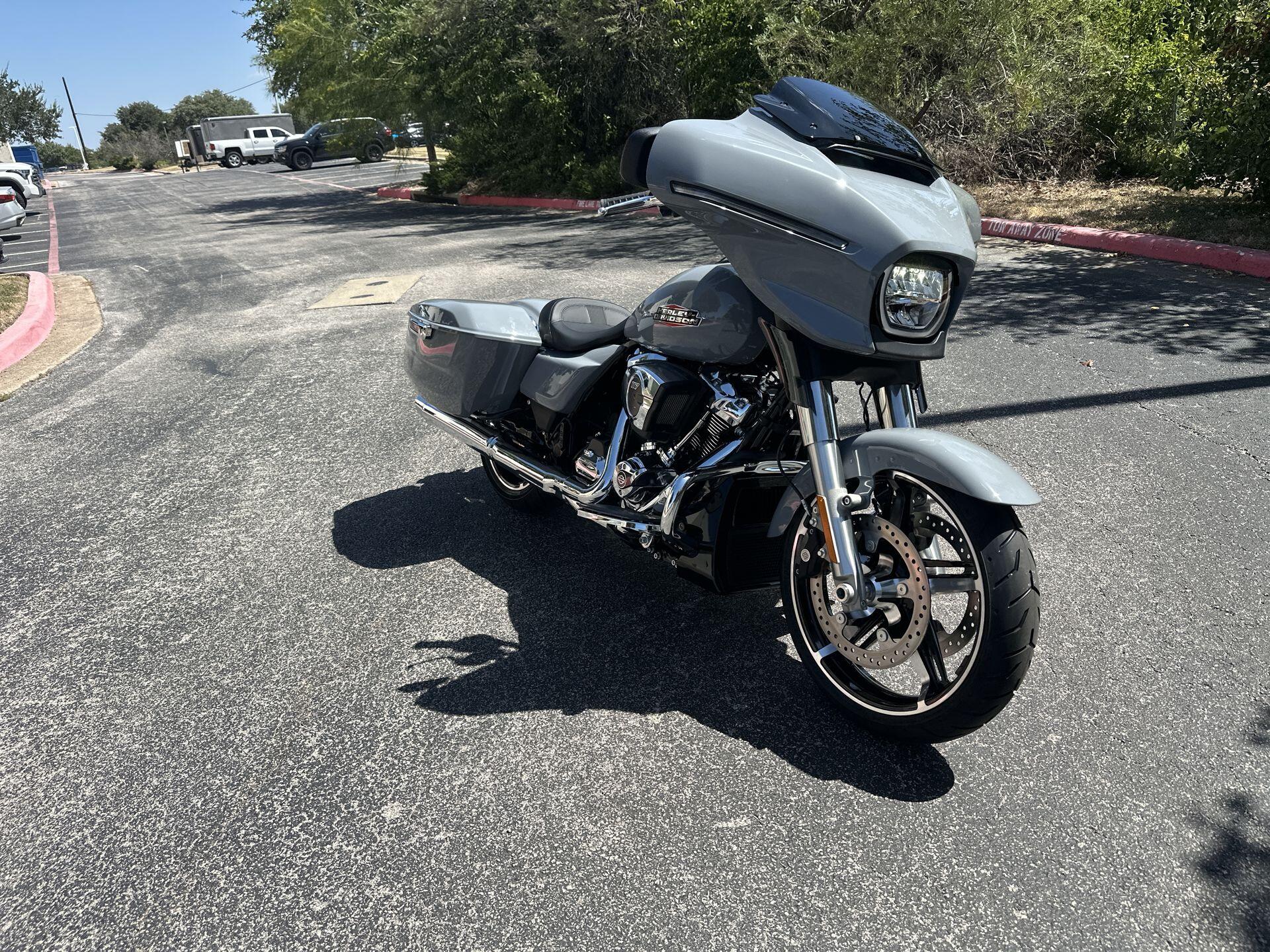2026 Harley-Davidson® Street Glide® FLHX, photo 3
