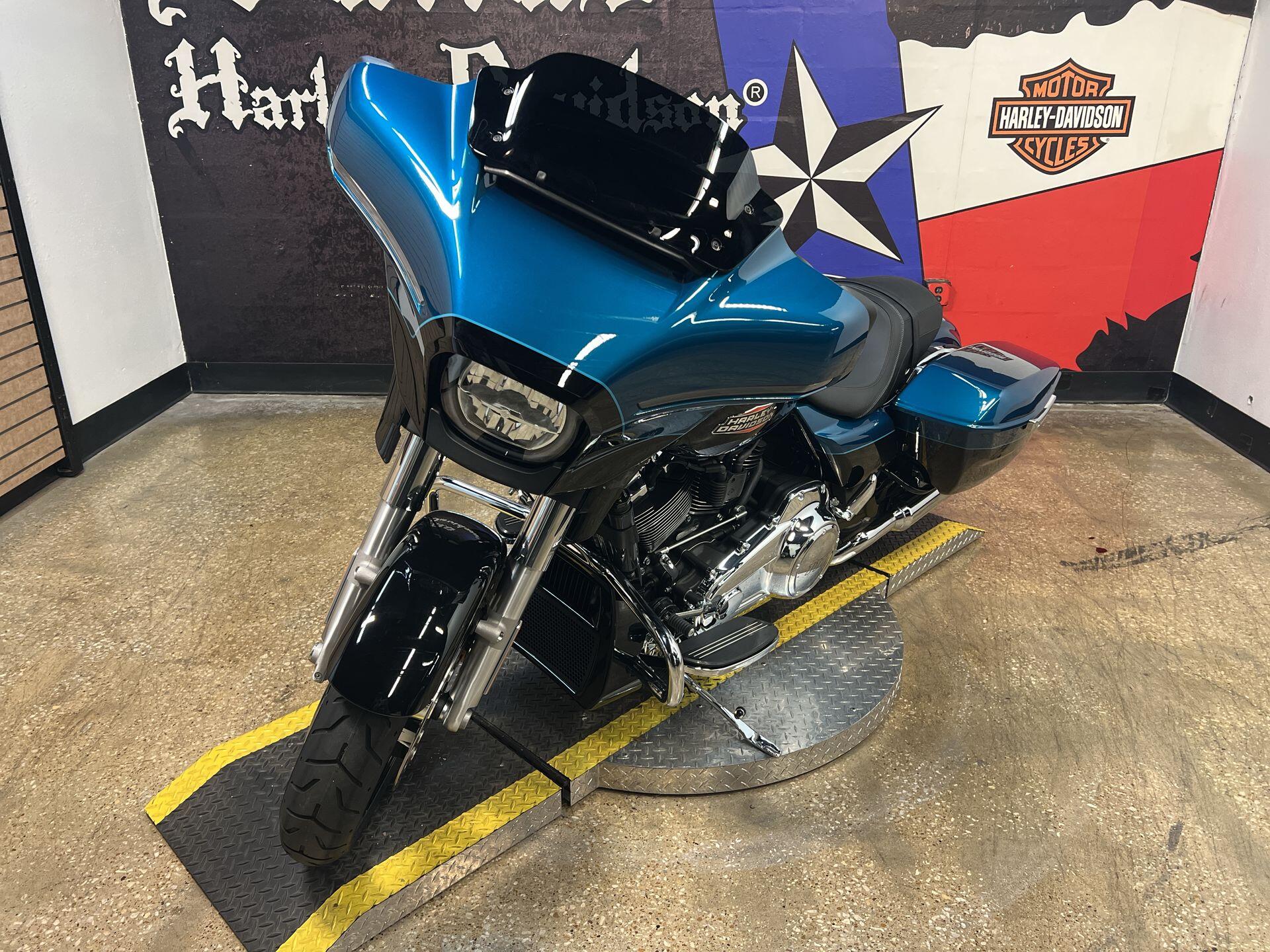 2026 Harley-Davidson® Street Glide® FLHX, photo 4