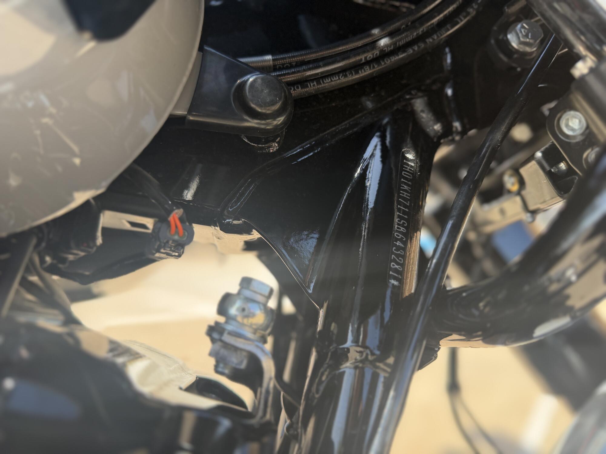 2025 Harley-Davidson® Road Glide® Billiard Gray - Black Finish, photo 13