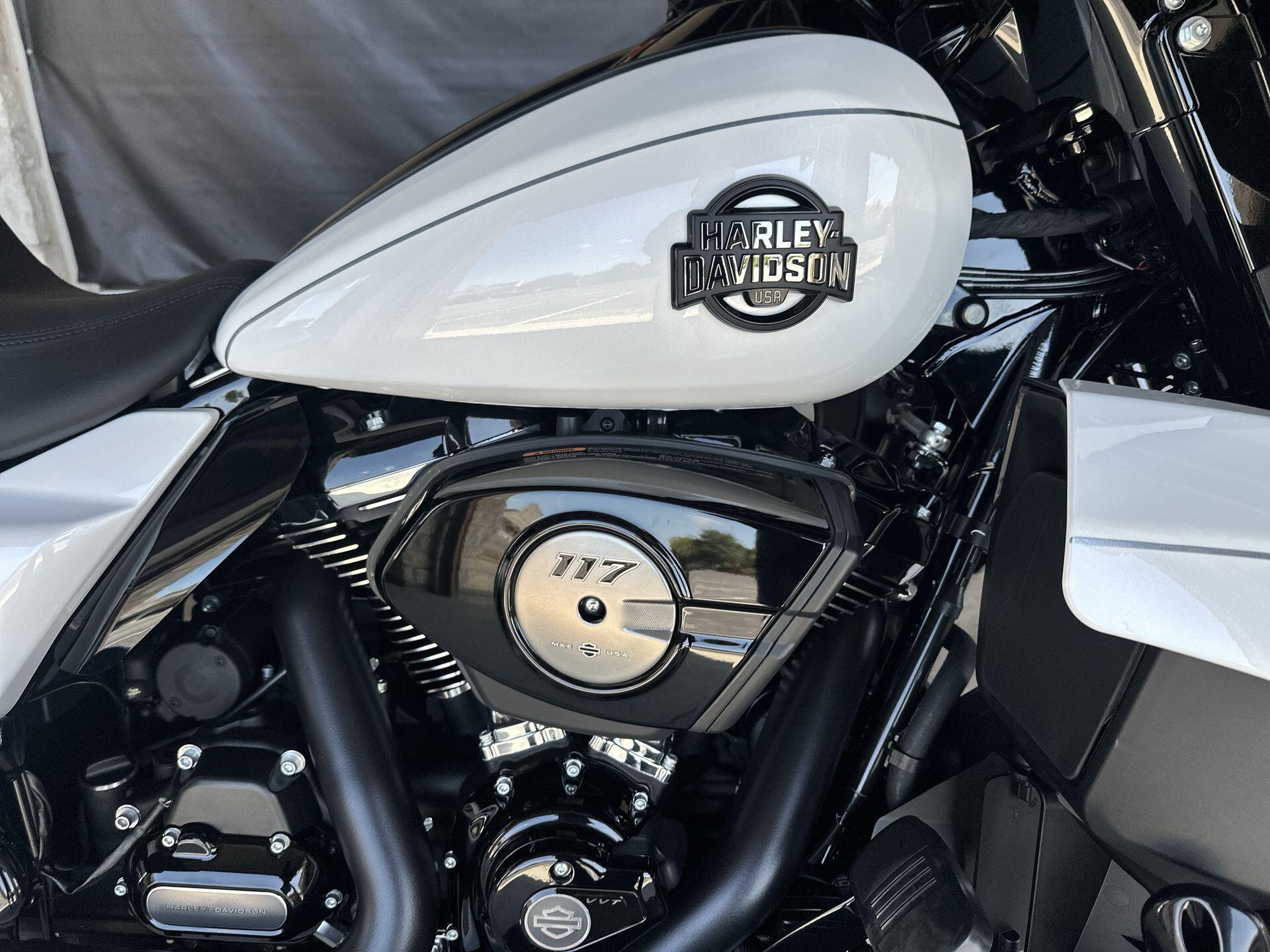 2026 Harley-Davidson® Street Glide Limited FLHXL, photo 13