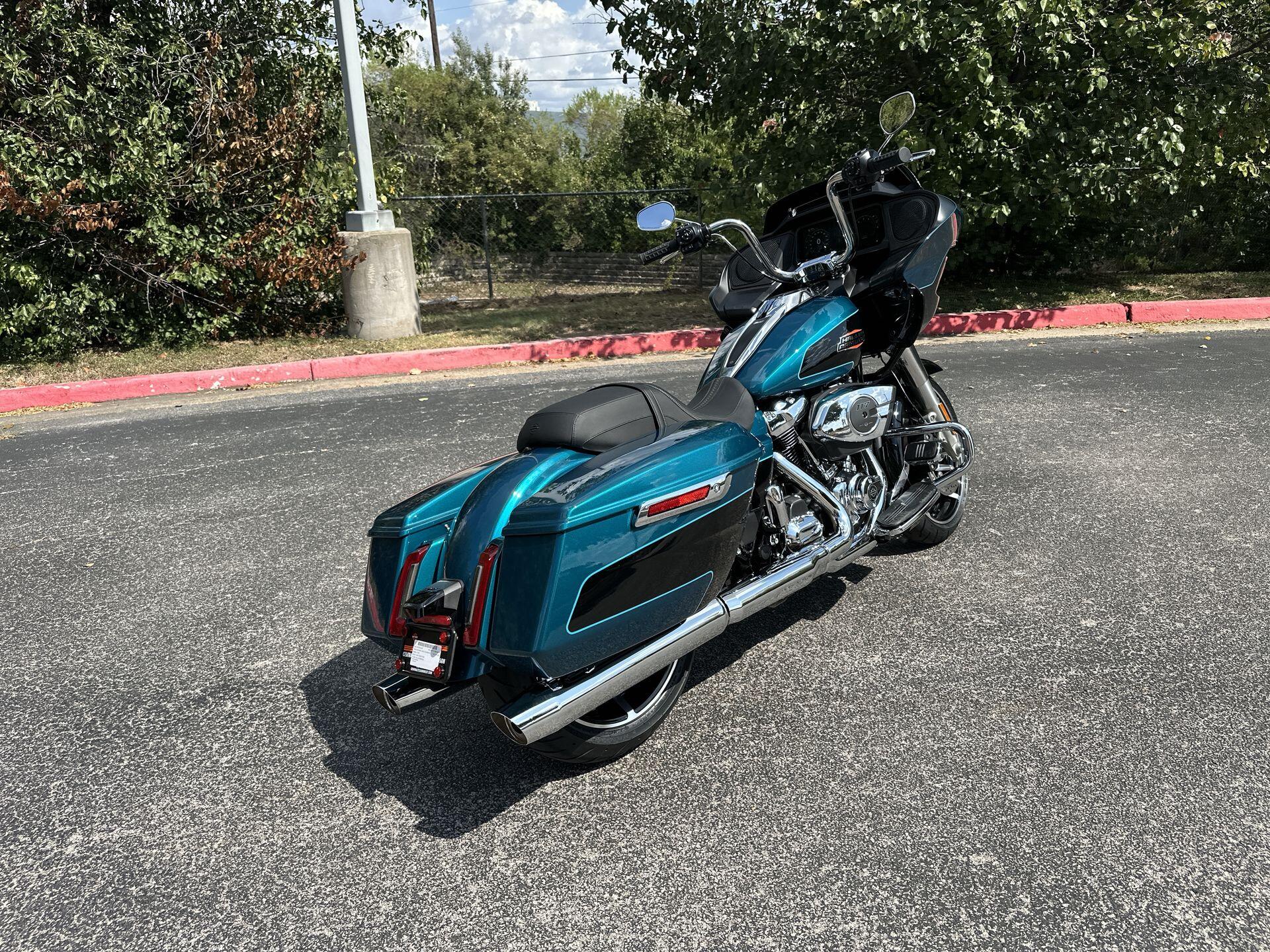 2026 Harley-Davidson® Road Glide® FLTRX, photo 9
