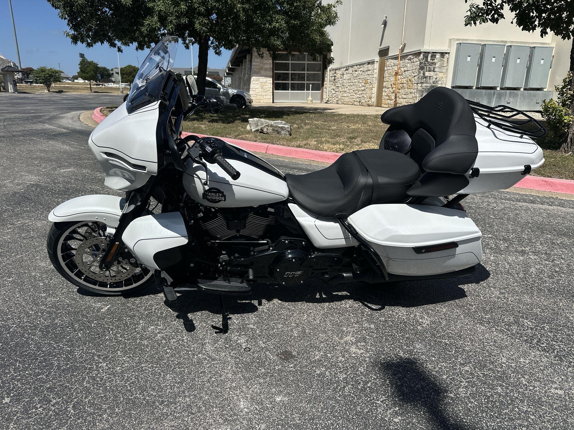 2026 Harley-Davidson® Street Glide Limited FLHXL, photo 6