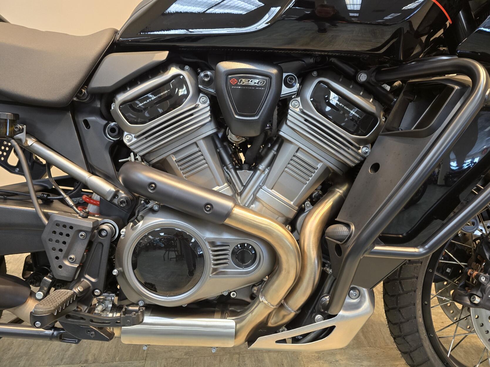 2026 Harley-Davidson® Pan America® 1250 Special Vivid Black Black Laced Wheels RA1250S, photo 10