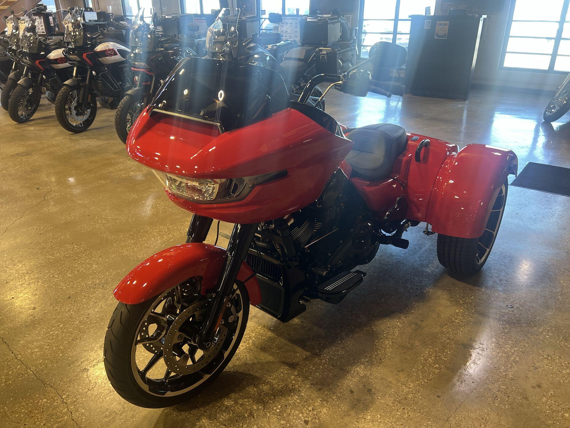 2026 Harley-Davidson® Road Glide 3 FLTRT, photo 2