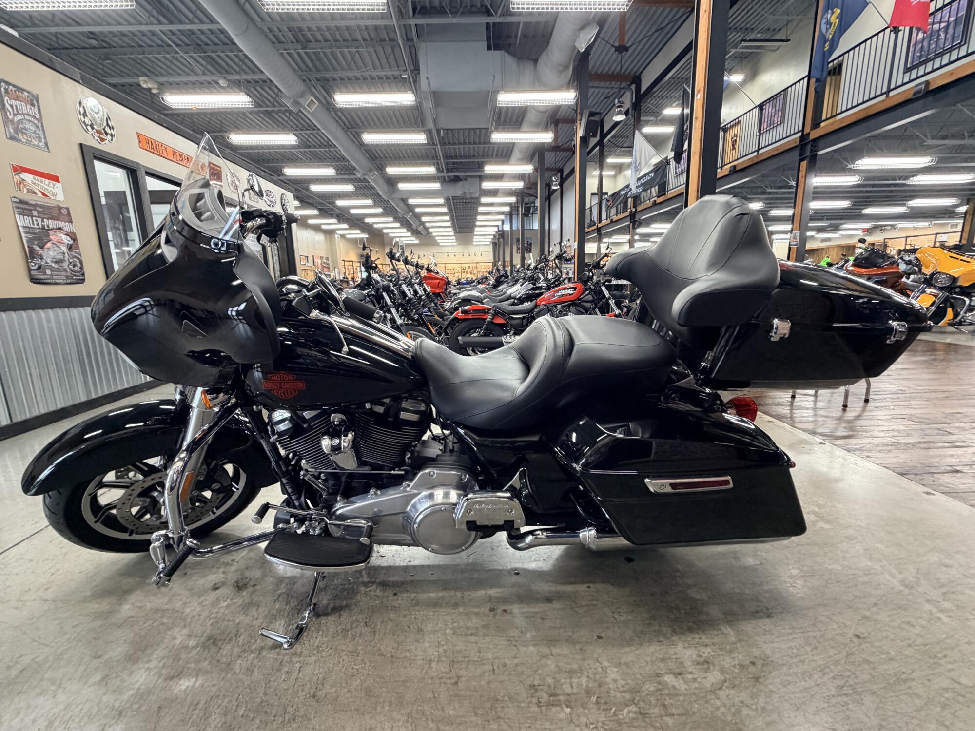 2021 Harley-Davidson® Electra Glide® Standard FLHT, photo 11
