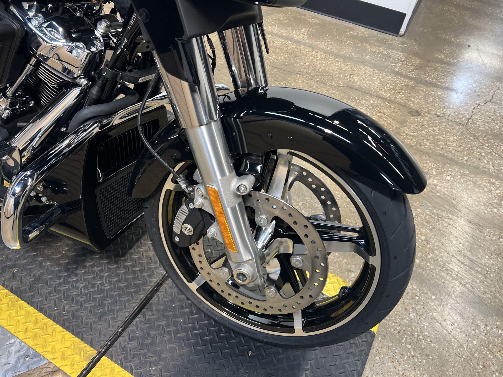 2026 Harley-Davidson® Street Glide® FLHX, photo 11