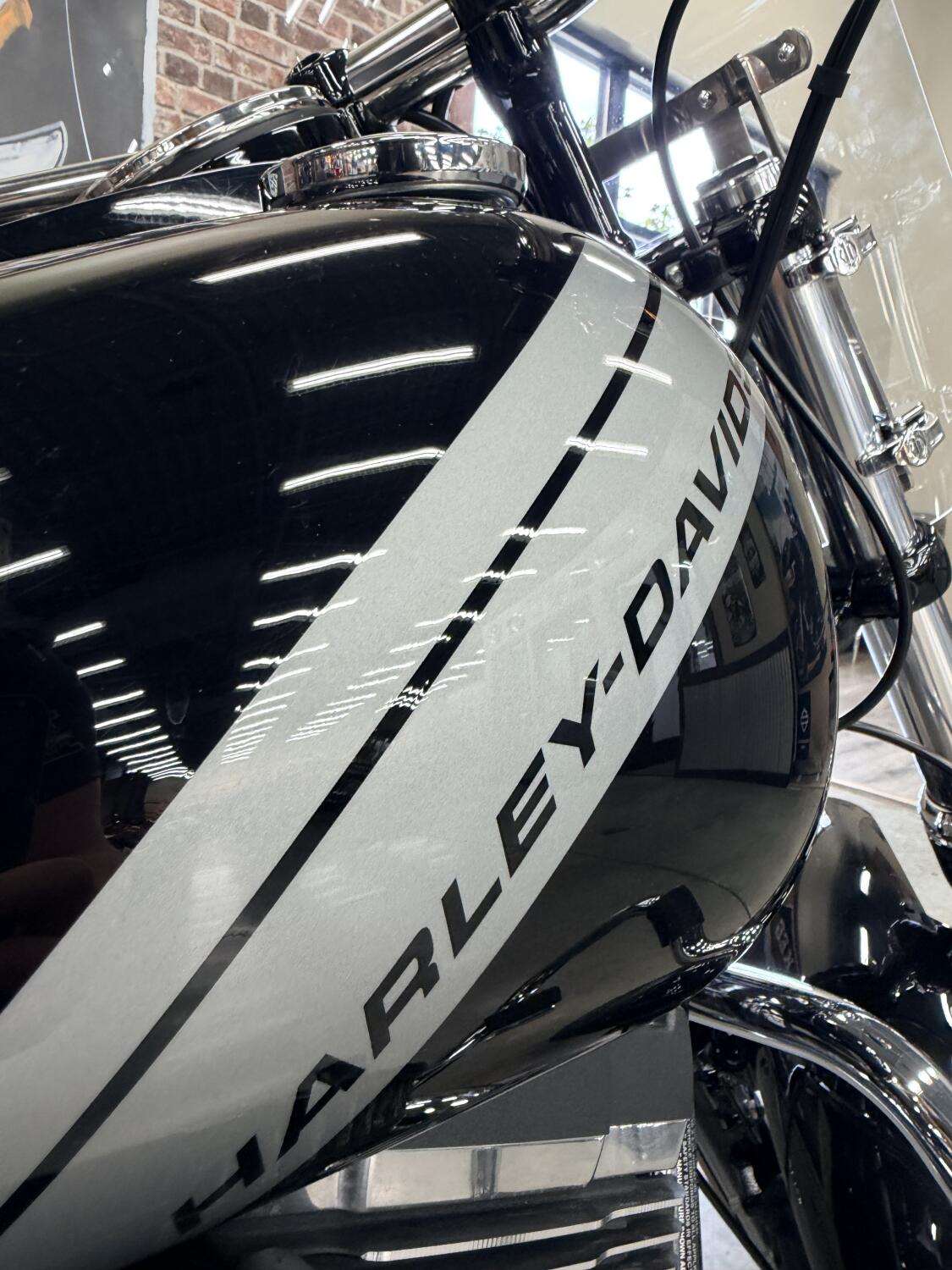 2017 Harley-Davidson® Fat Bob® FXDF, photo 3