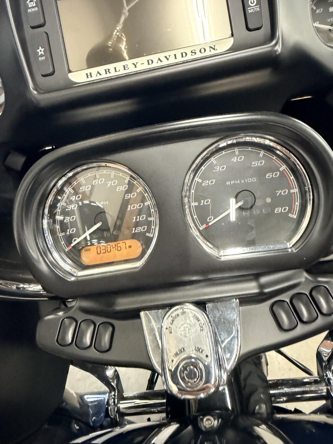 2016 Harley-Davidson® Road Glide® Ultra FLTRU, photo 6