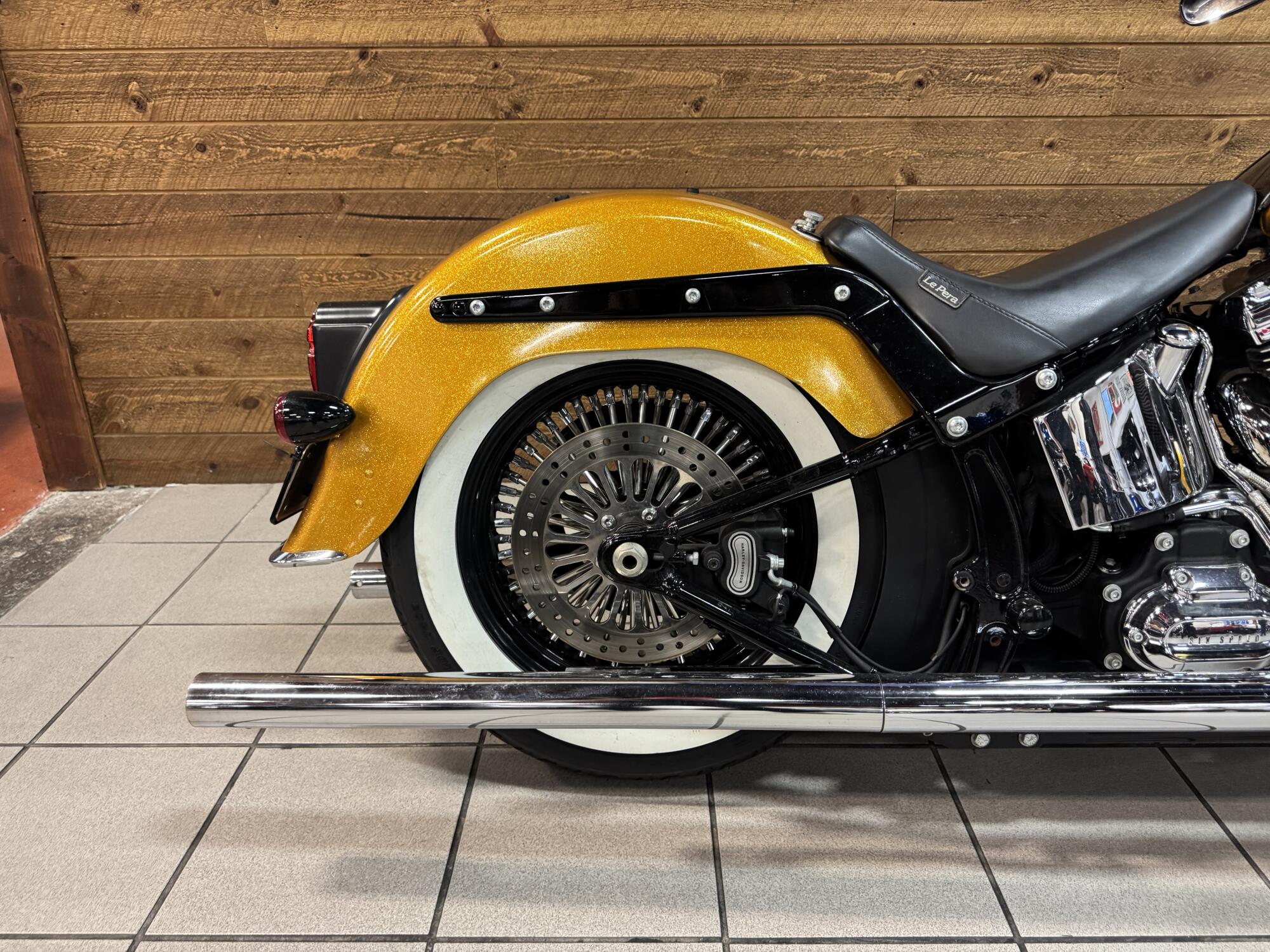 2016 Harley-Davidson® Softail® Deluxe Hard Candy Gold Flake FLSTN, photo 5