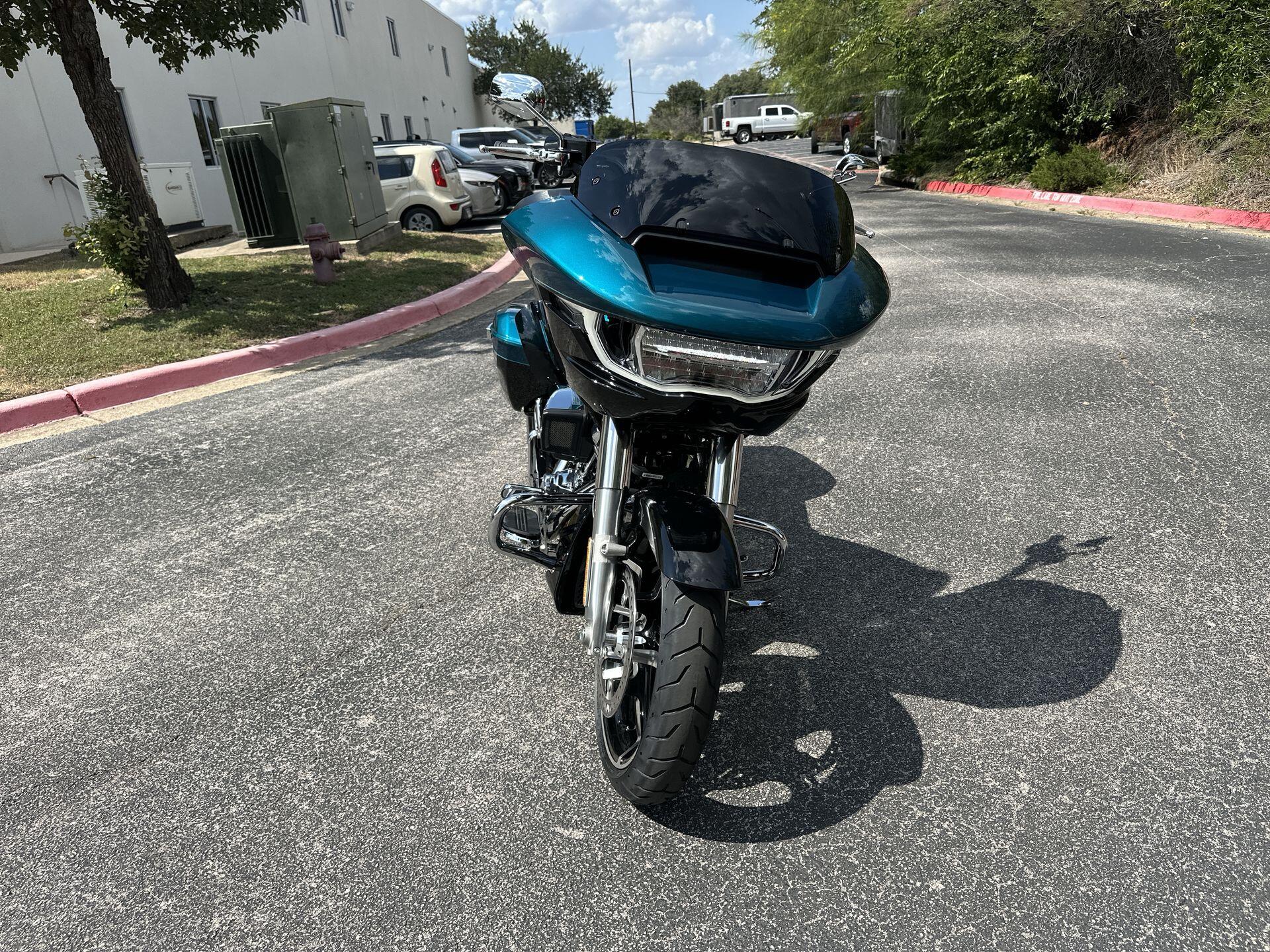 2026 Harley-Davidson® Road Glide® FLTRX, photo 4