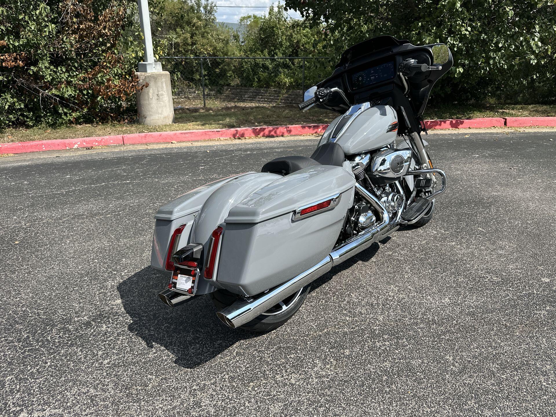 2026 Harley-Davidson® Street Glide® FLHX, photo 9