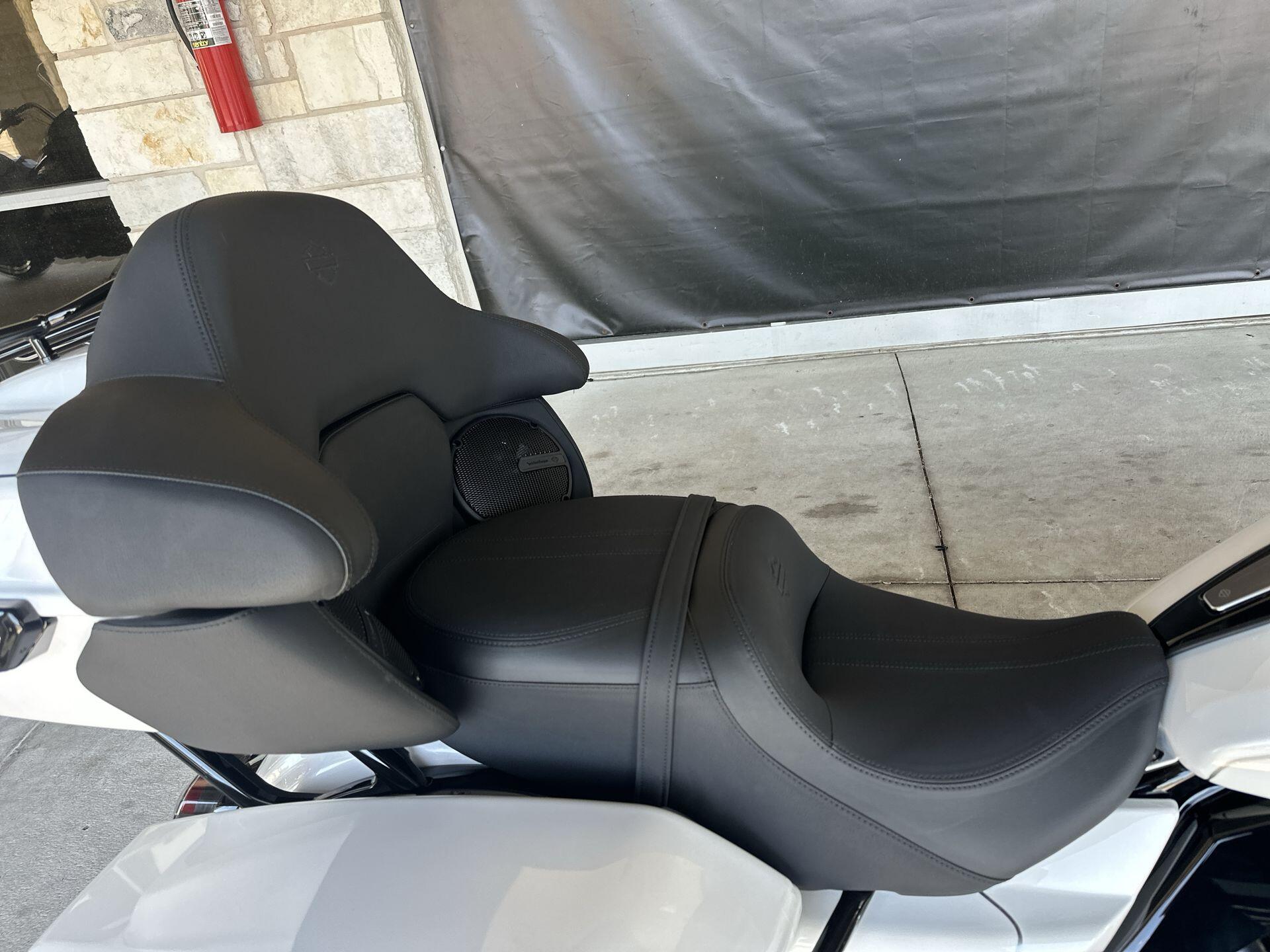 2026 Harley-Davidson® Street Glide Limited FLHXL, photo 14