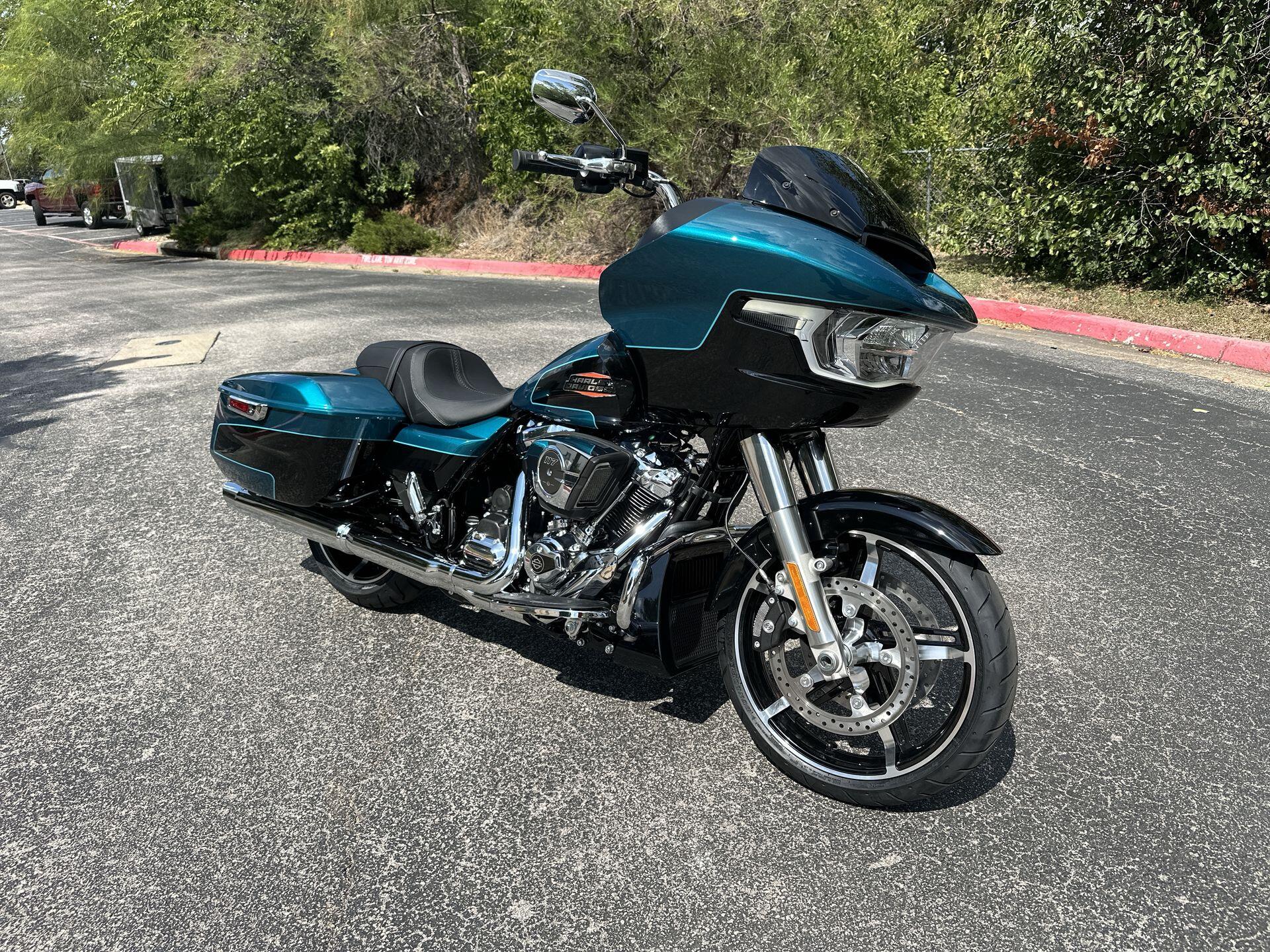 2026 Harley-Davidson® Road Glide® FLTRX, photo 3