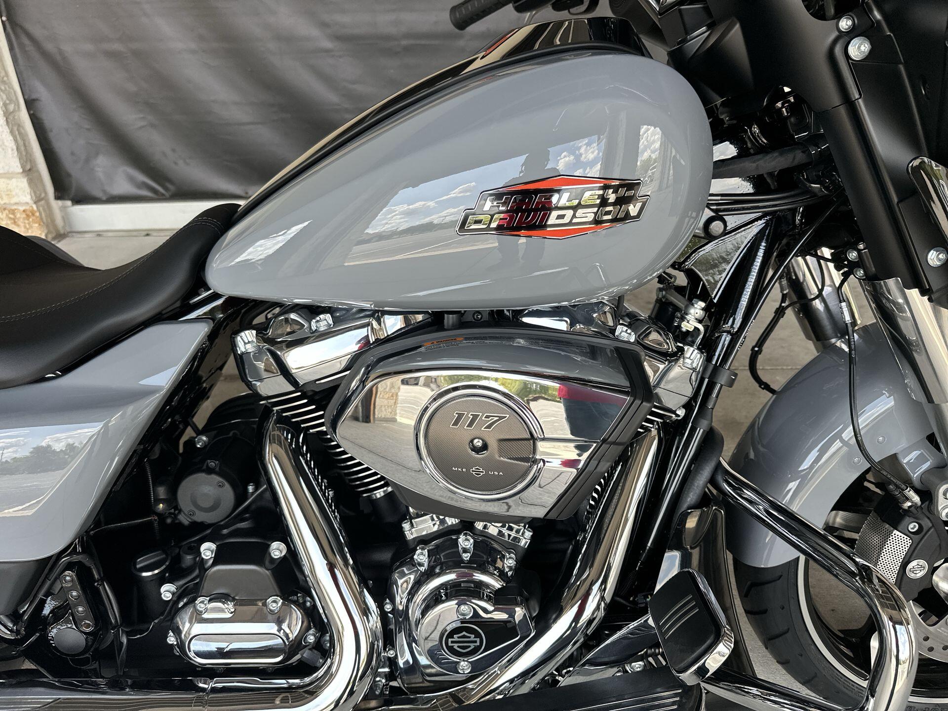 2026 Harley-Davidson® Street Glide® FLHX, photo 13