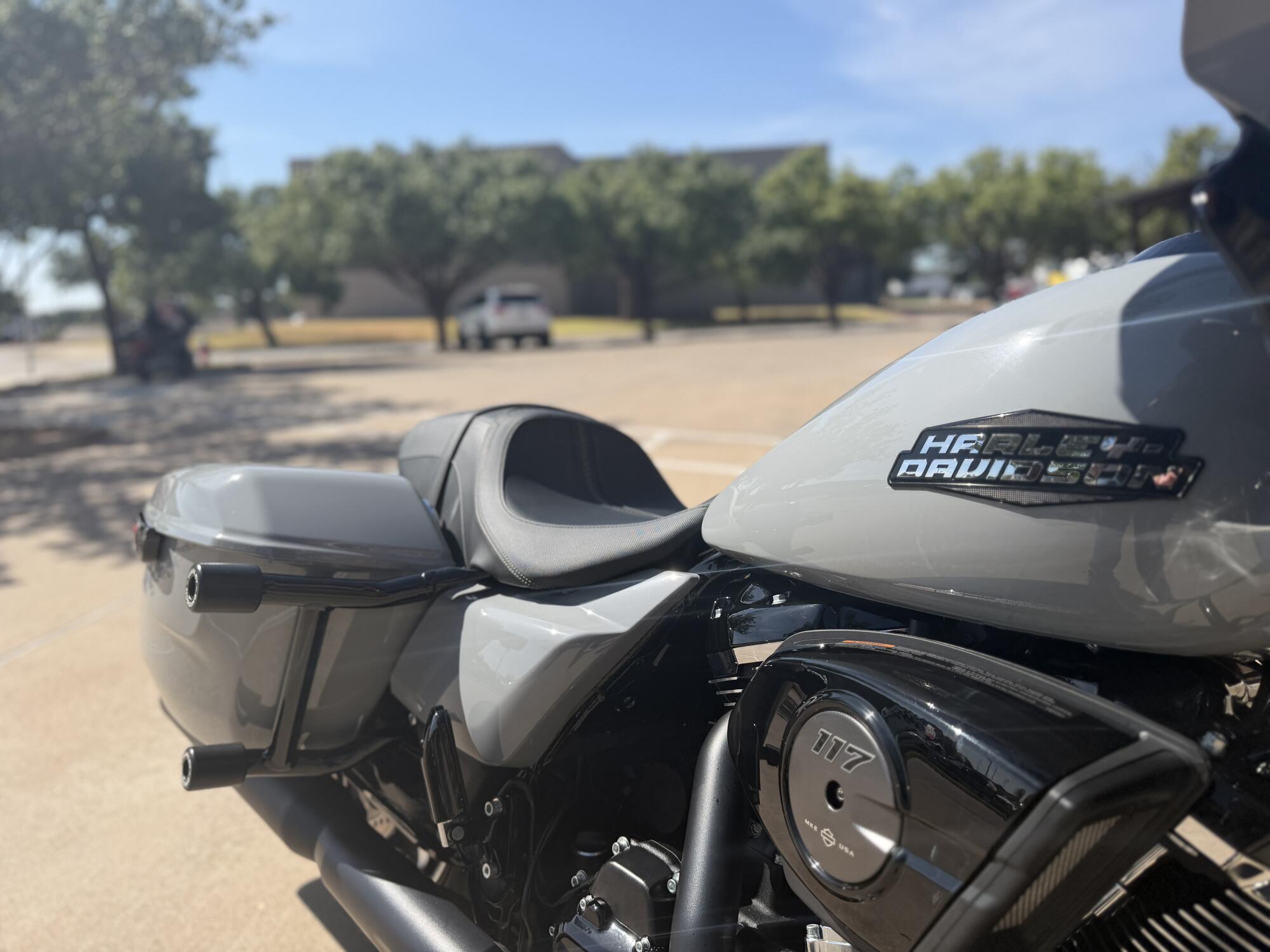 2025 Harley-Davidson® Road Glide® Billiard Gray - Black Finish, photo 9