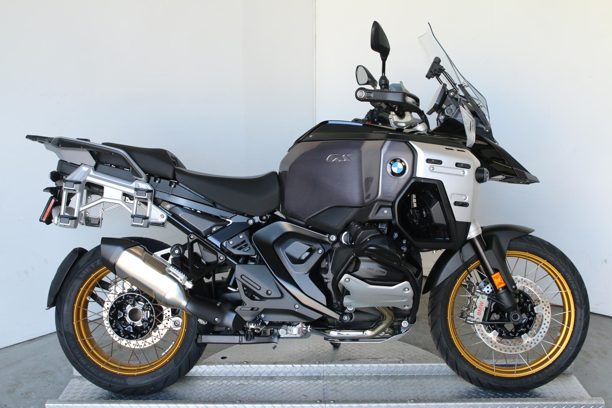 2026 BMW Motorrad R 1300 GS Adventure, photo 2