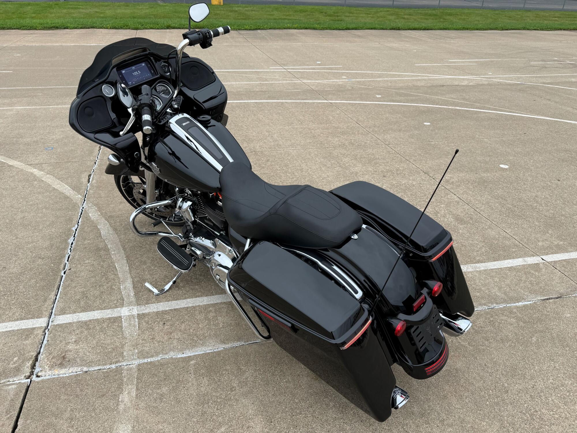 2021 Harley-Davidson® Road Glide® Special Vivid Black, photo 6