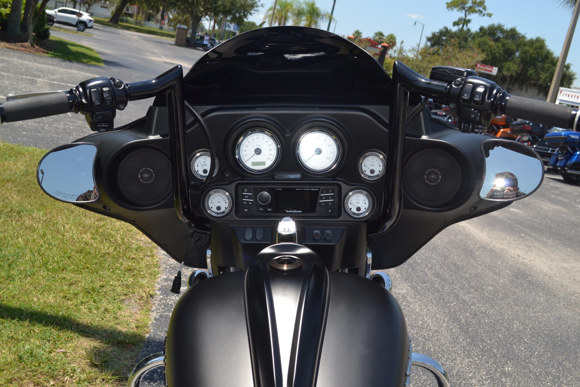 2010 Harley-Davidson® Street Glide® - FLHX, photo 10