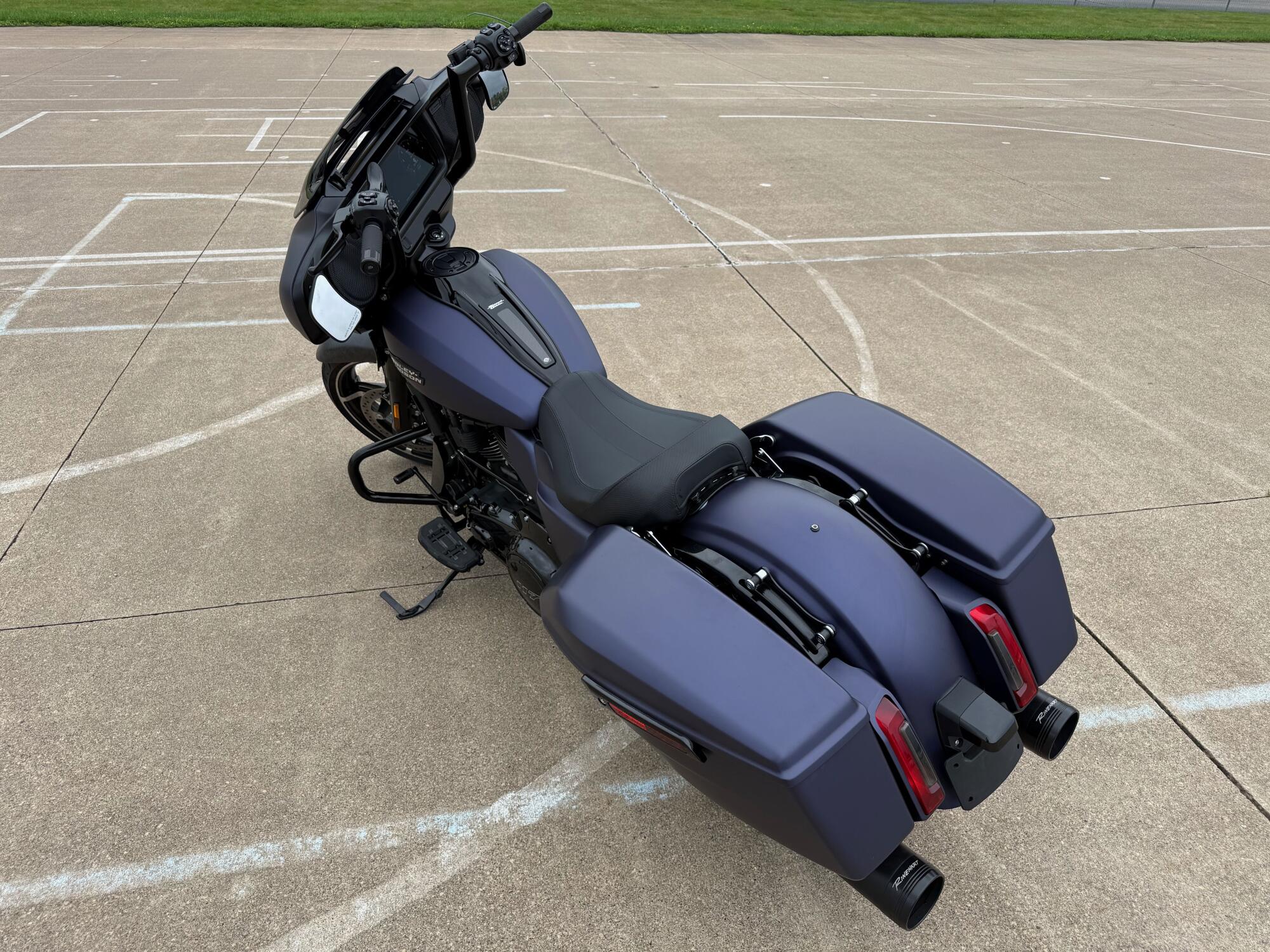 2025 Harley-Davidson® Street Glide® Purple Abyss Denim - Black Finish, photo 6