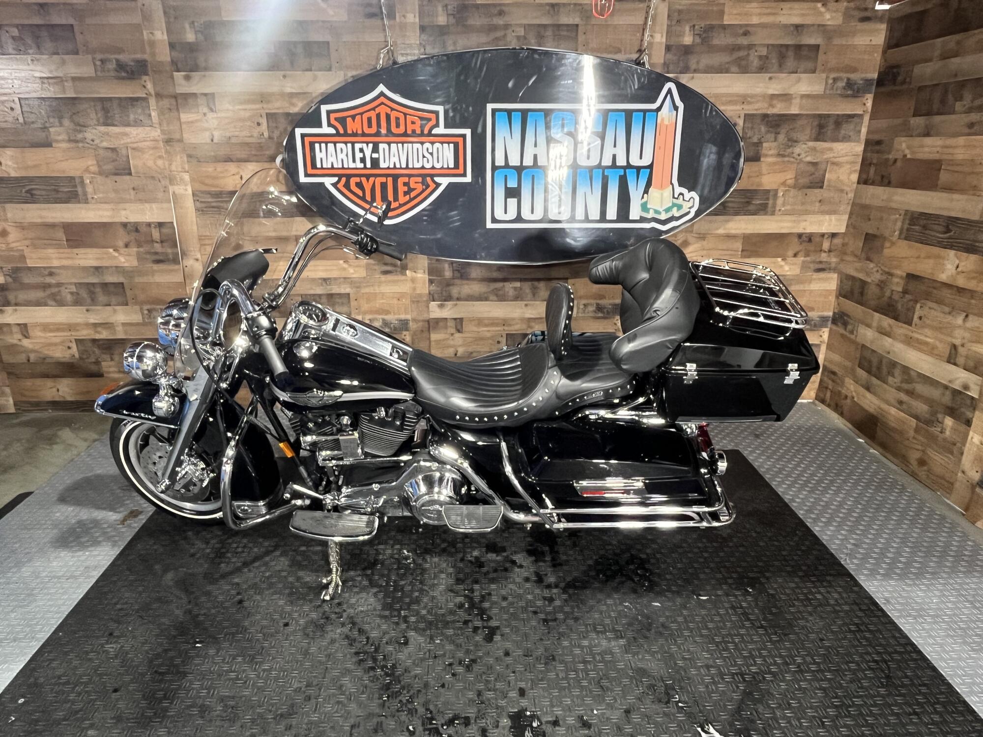 2003 Harley-Davidson® Road King® Classic Vivid Black, photo 3