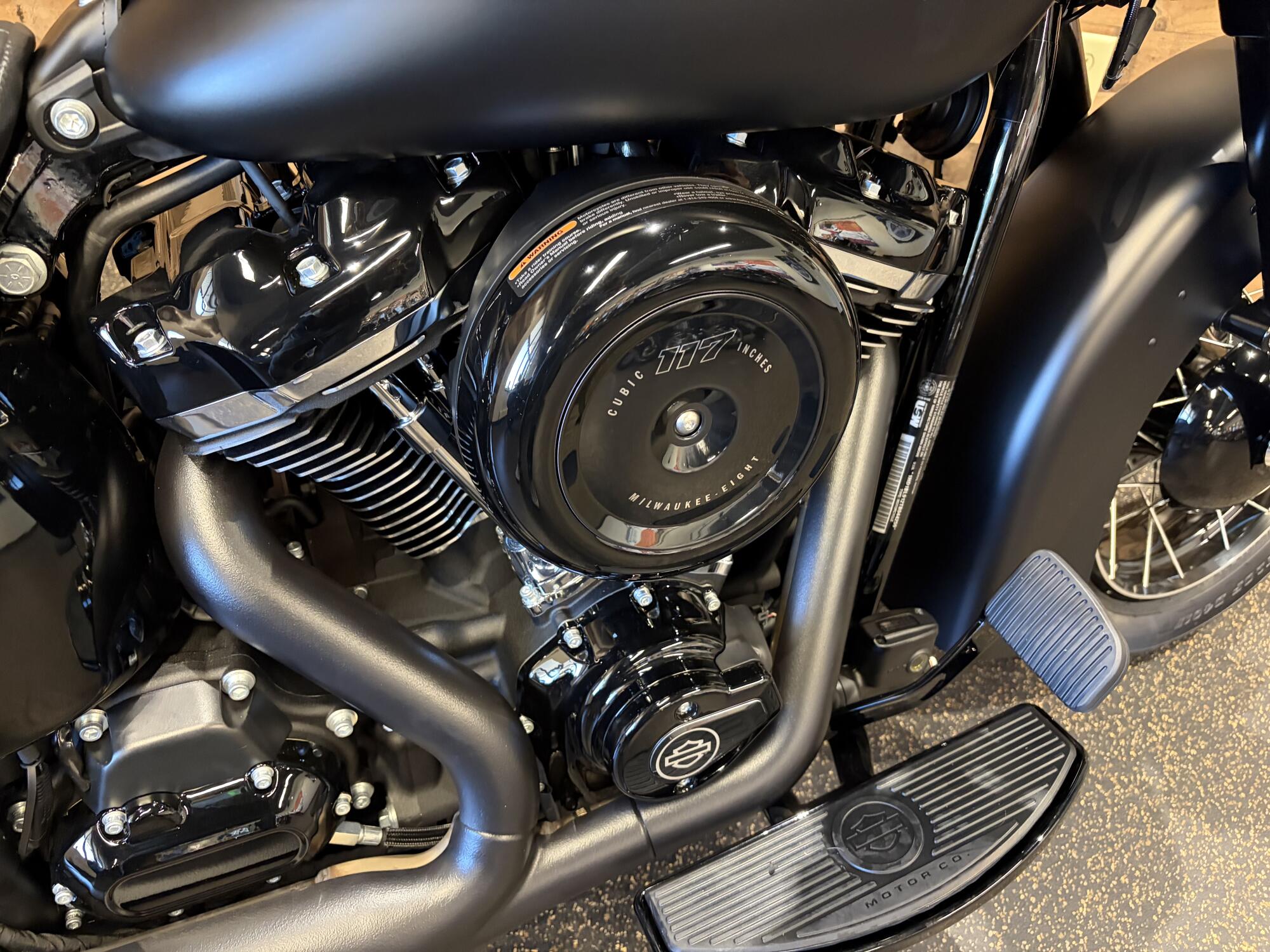 2026 Harley-Davidson® Deadwood™ Black Denim FLHD, photo 9