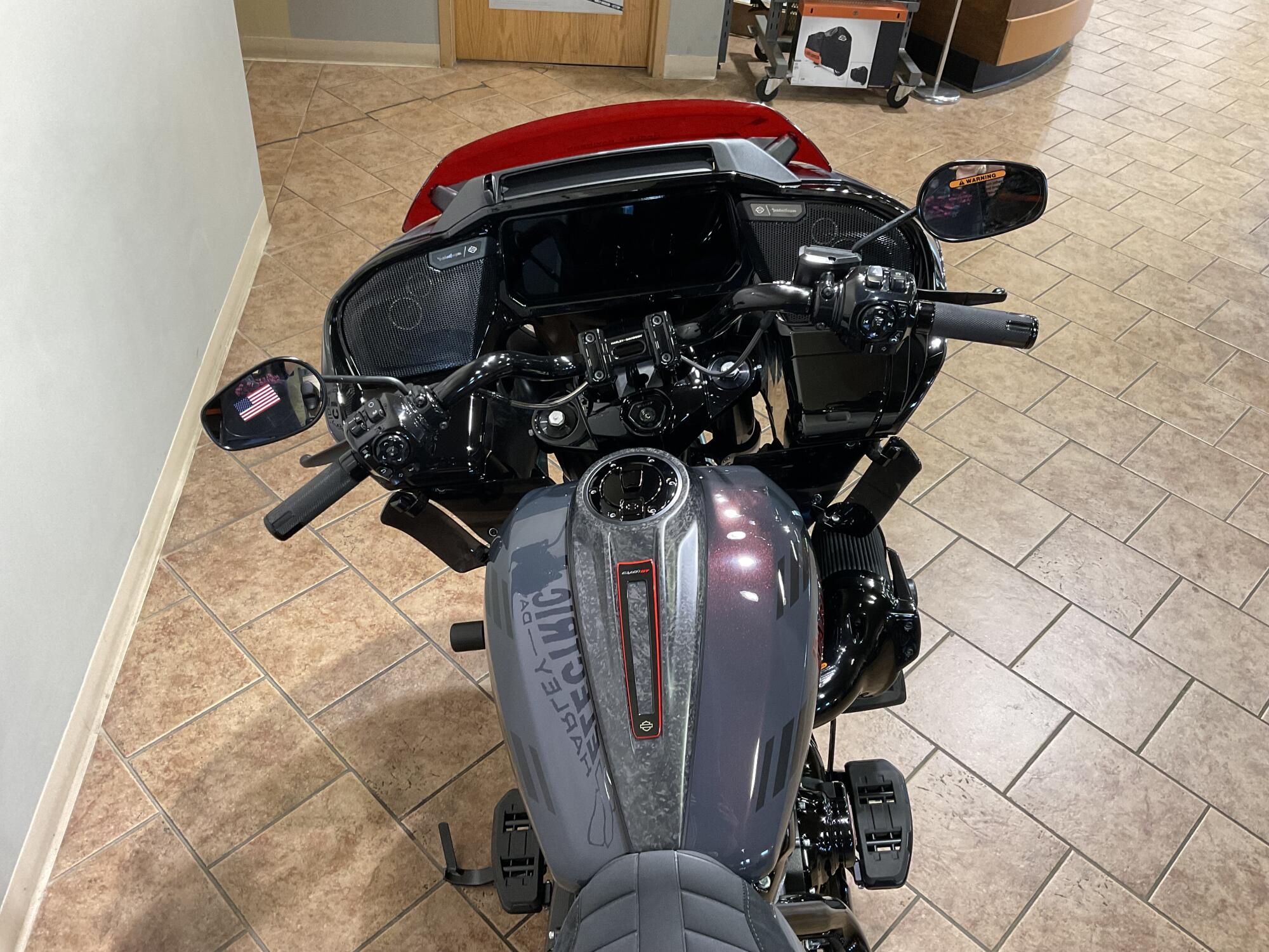 2026 Harley-Davidson® CVO Road Glide ST Inferno Gray FLTRXSTSE, photo 7