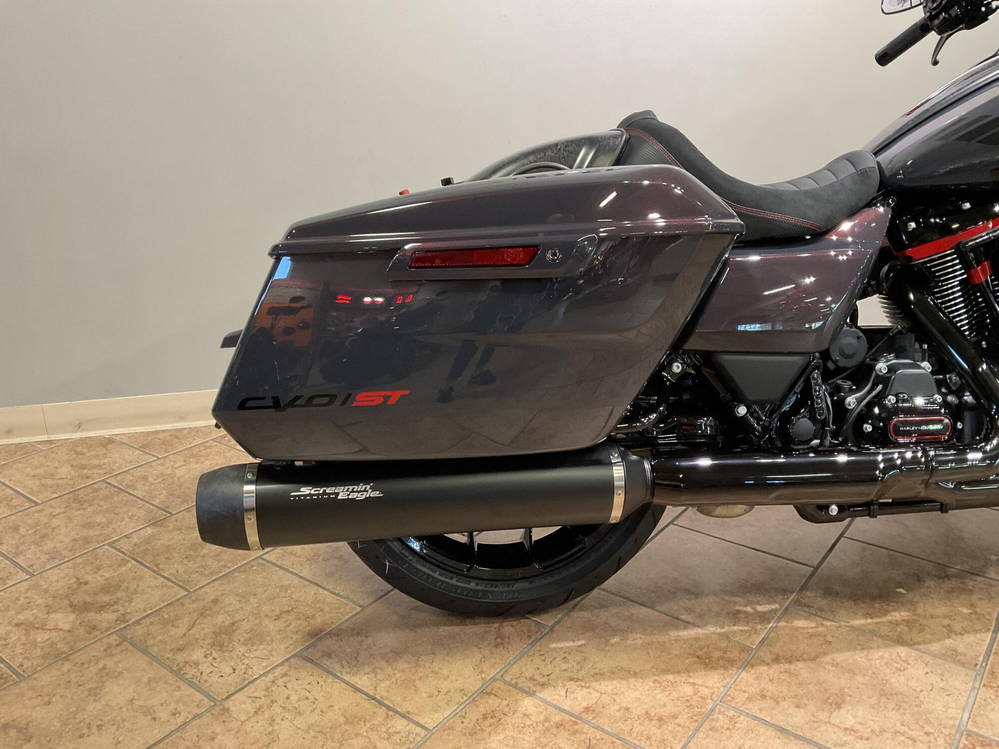 2026 Harley-Davidson® CVO Road Glide ST Inferno Gray FLTRXSTSE, photo 6