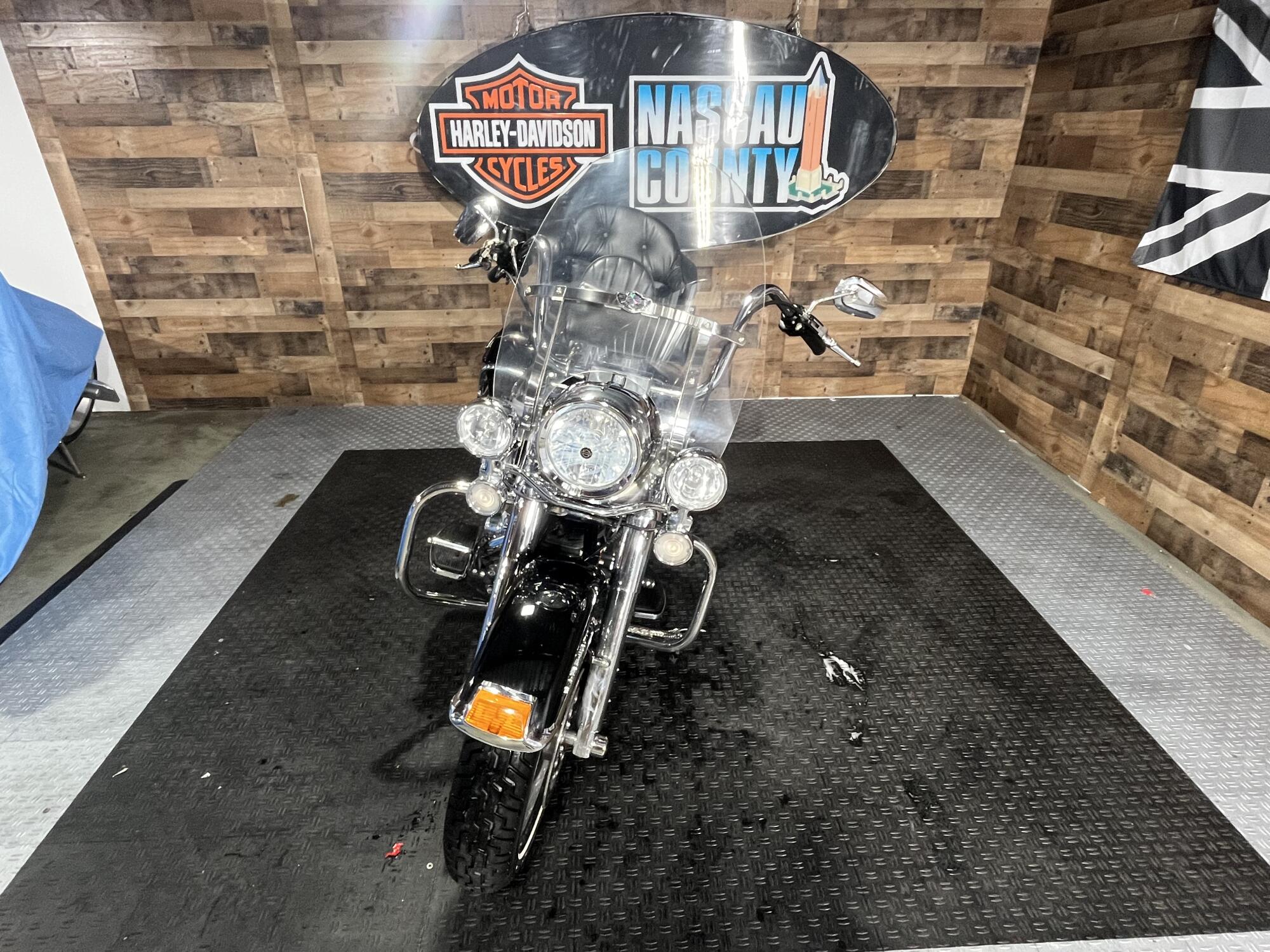 2003 Harley-Davidson® Road King® Classic Vivid Black, photo 2
