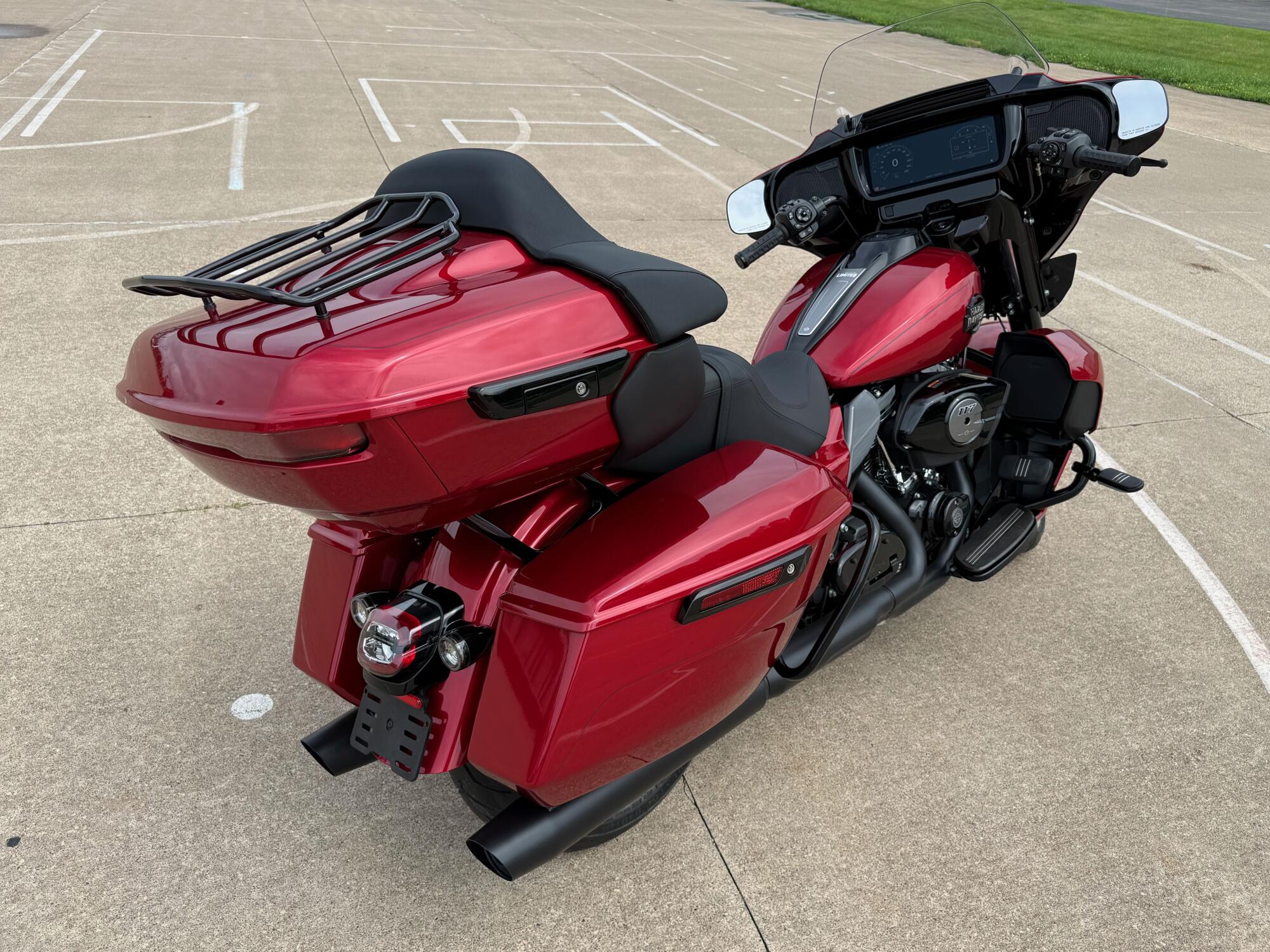 2026 Harley-Davidson® Street Glide Limited Brilliant Red Black Trim, photo 7