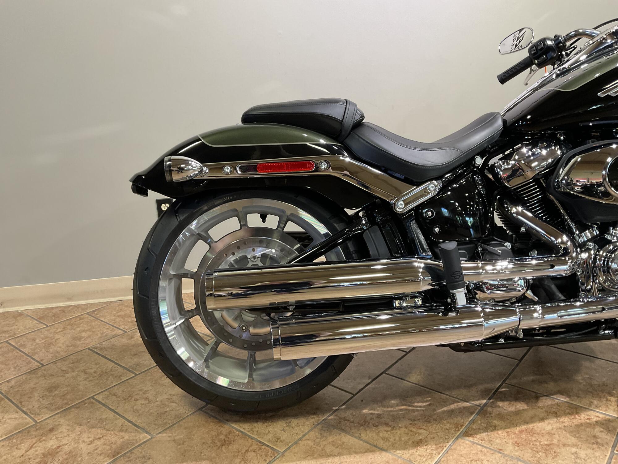 2026 Harley-Davidson® Fat Boy® Olive Steel Metallic / Vivid Black Chrome Trim FLFB, photo 6