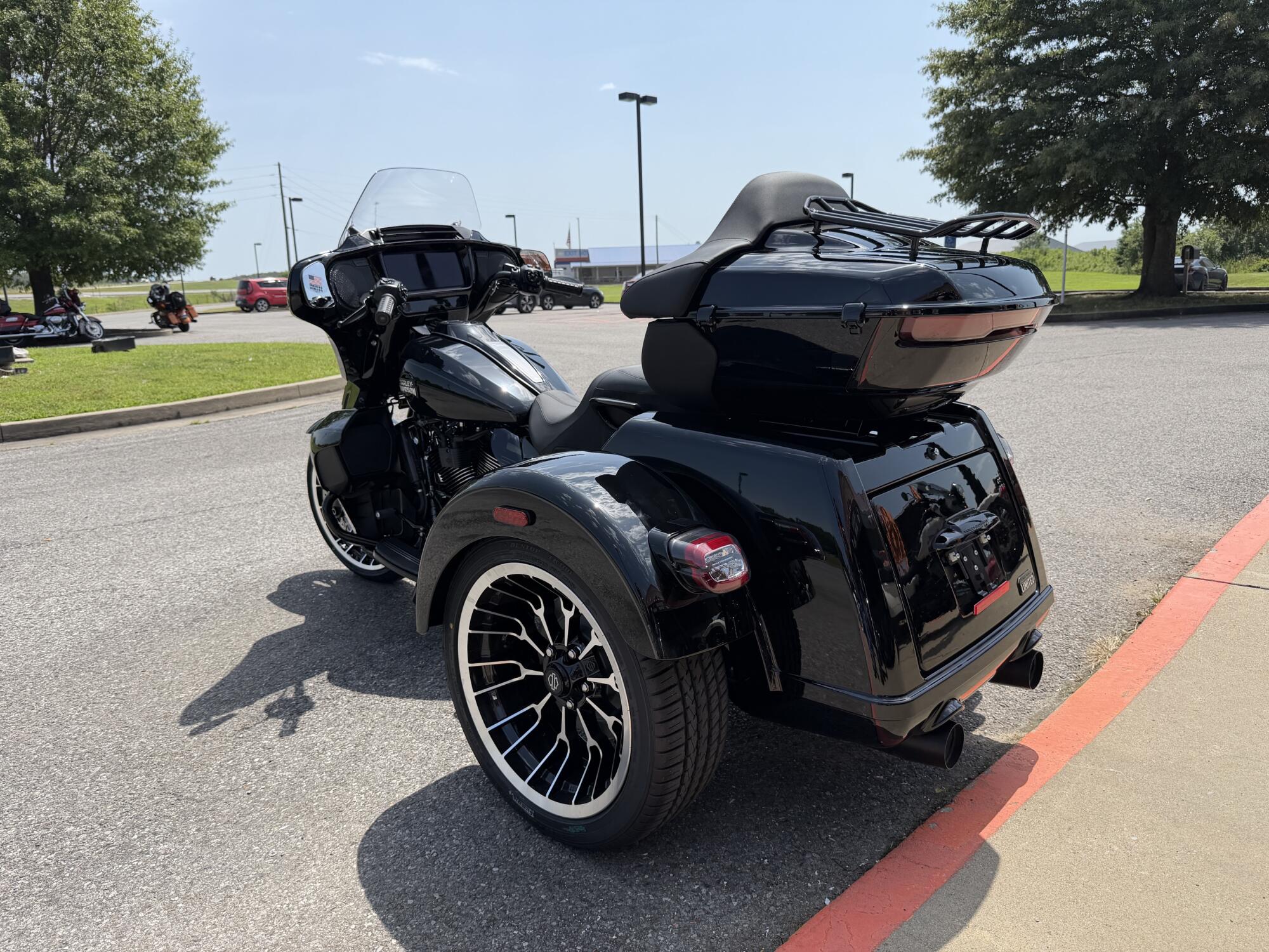 2026 Harley-Davidson® Street Glide 3 Limited Vivid Black - Black Finish, photo 8