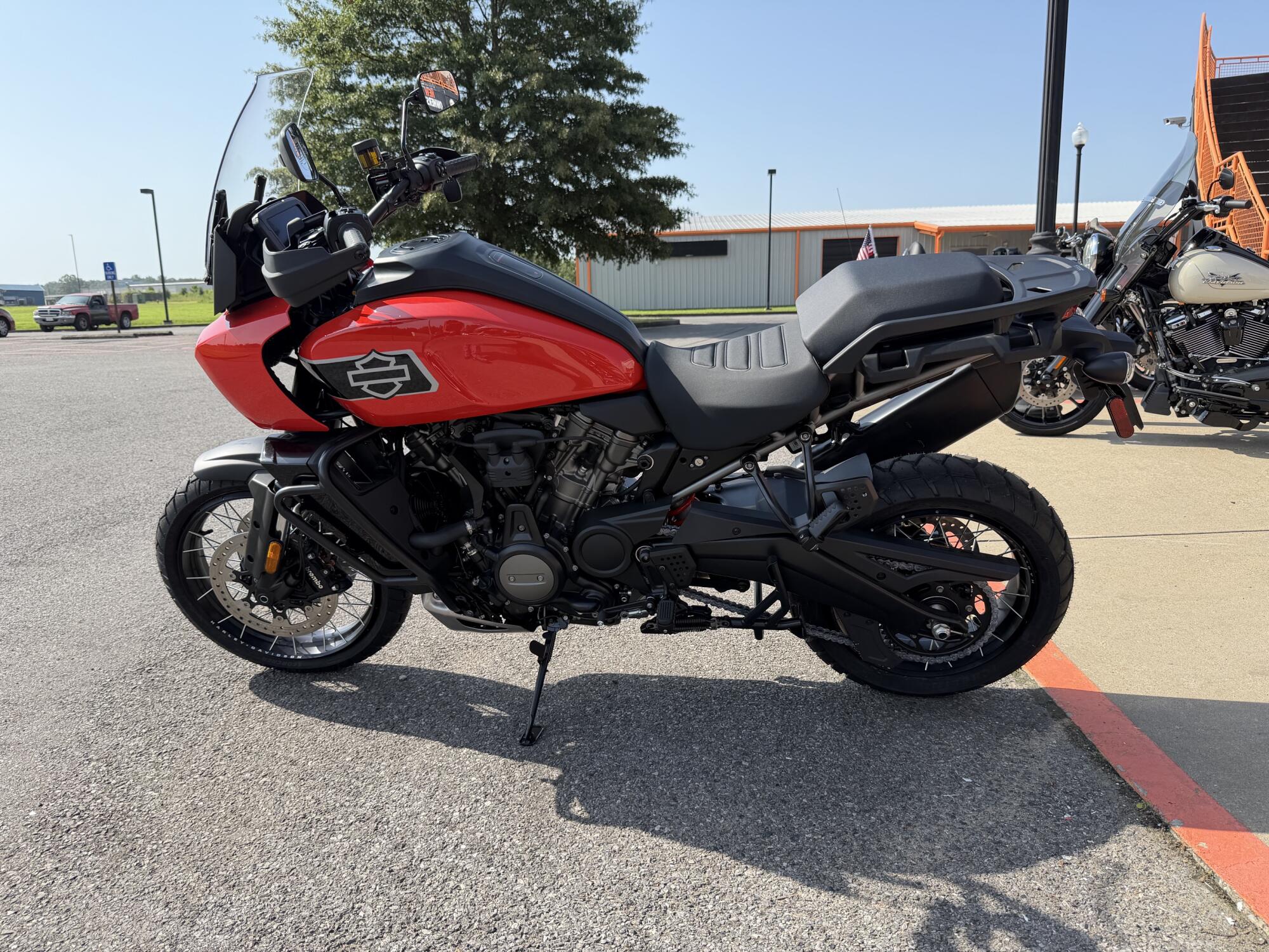 2026 Harley-Davidson® Pan America® 1250 Special Blood Orange, photo 7