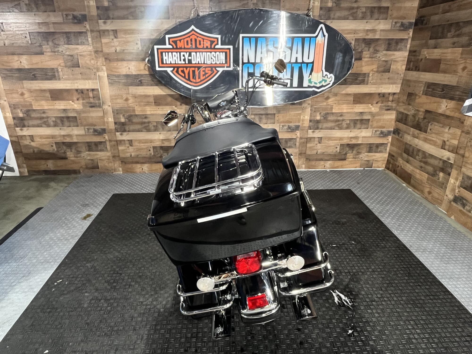 2003 Harley-Davidson® Road King® Classic Vivid Black, photo 4