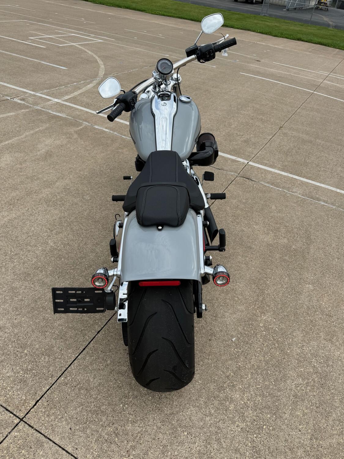 2025 Harley-Davidson® Breakout® Billiard Gray, photo 6