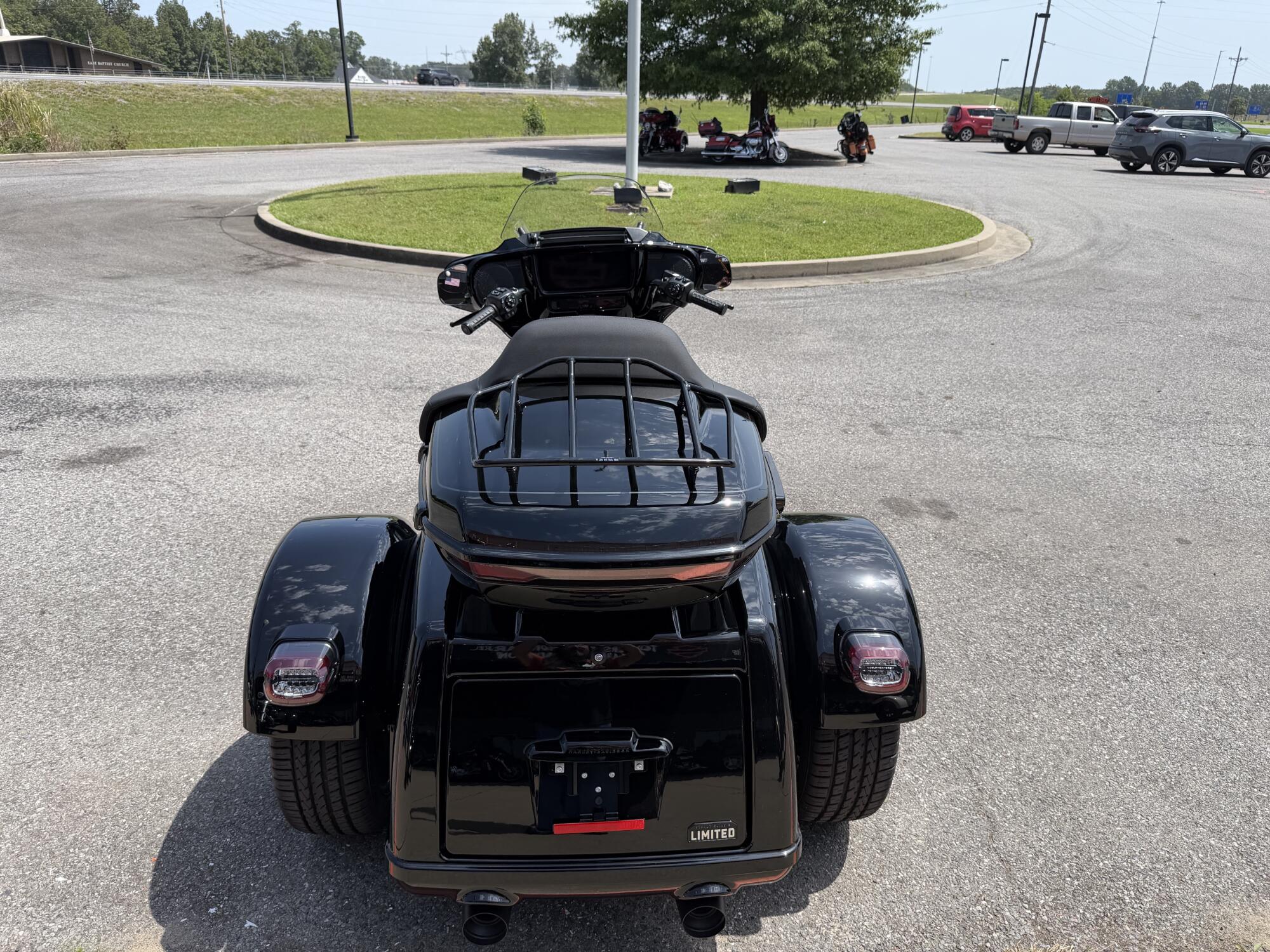 2026 Harley-Davidson® Street Glide 3 Limited Vivid Black - Black Finish, photo 9
