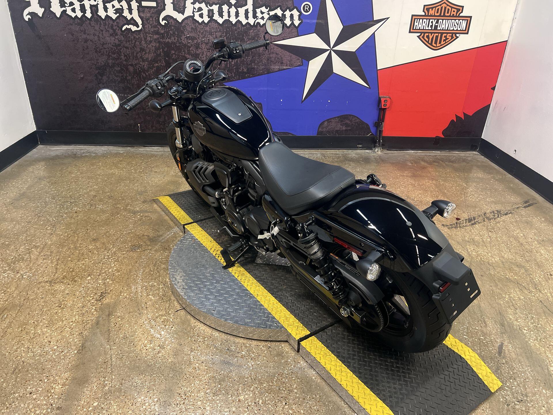 2026 Harley-Davidson® Nightster® RH975, photo 2