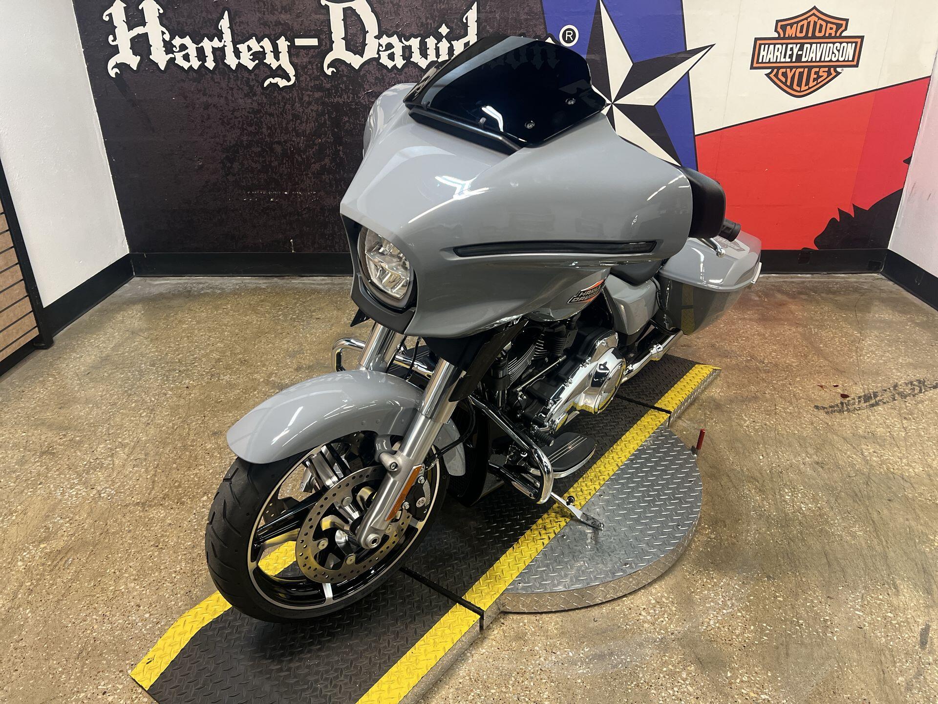 2026 Harley-Davidson® Street Glide® FLHX, photo 4