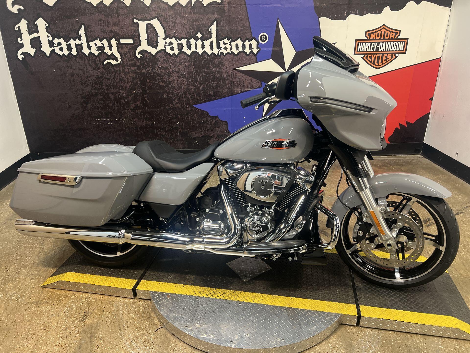 2026 Harley-Davidson® Street Glide® FLHX, photo 7