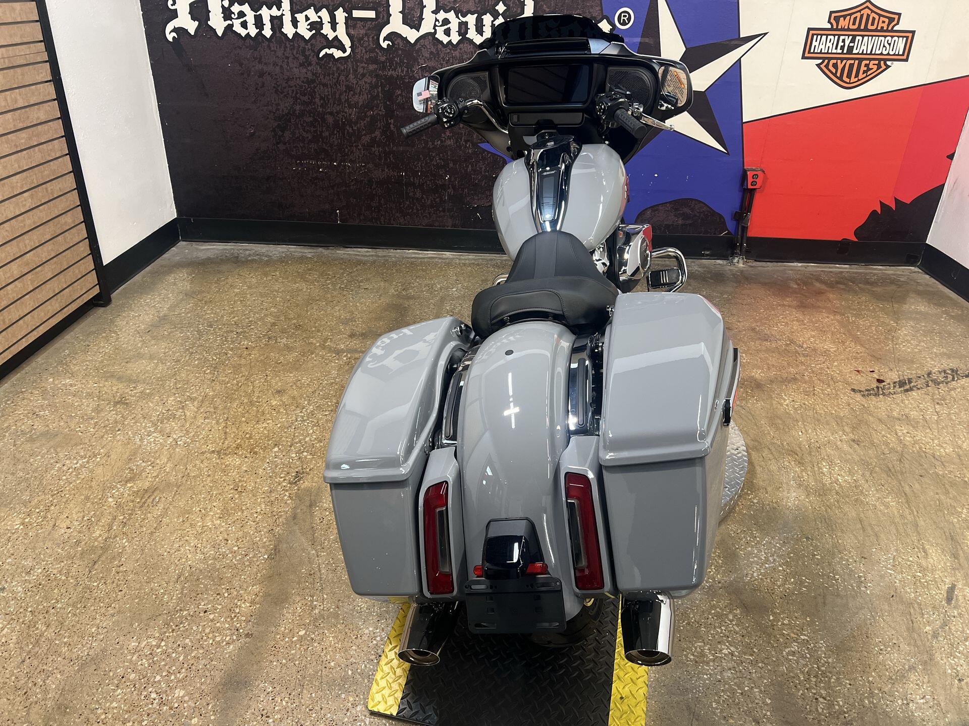 2026 Harley-Davidson® Street Glide® FLHX, photo 9