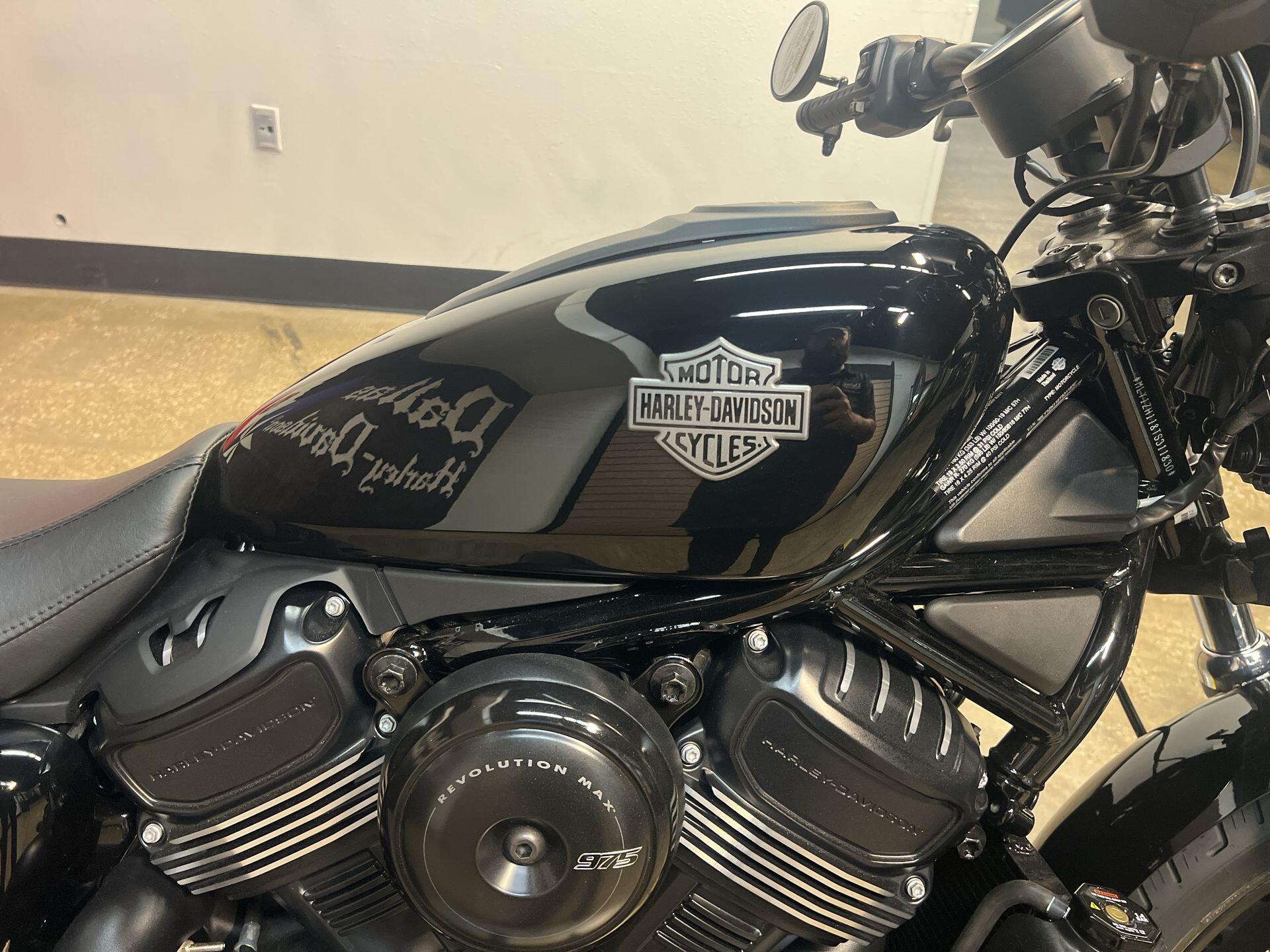 2026 Harley-Davidson® Nightster® RH975, photo 13